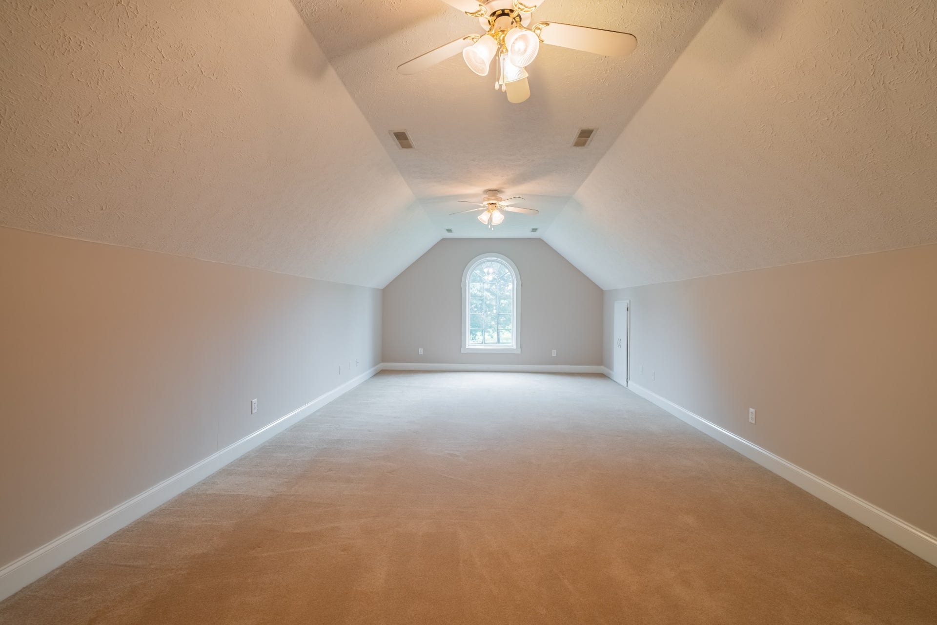 300 WILLOWBROOK DRIVE, Manchester, TN 37355 300 WILLOWBROOK DRIVE, Manchester, TN 37355