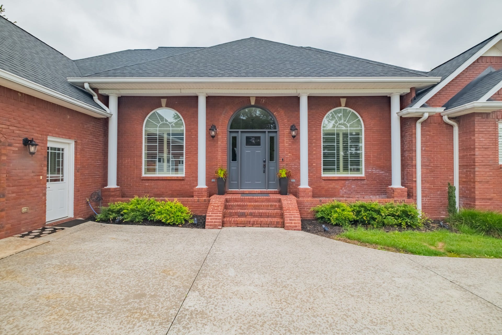300 WILLOWBROOK DRIVE, Manchester, TN 37355 300 WILLOWBROOK DRIVE, Manchester, TN 37355