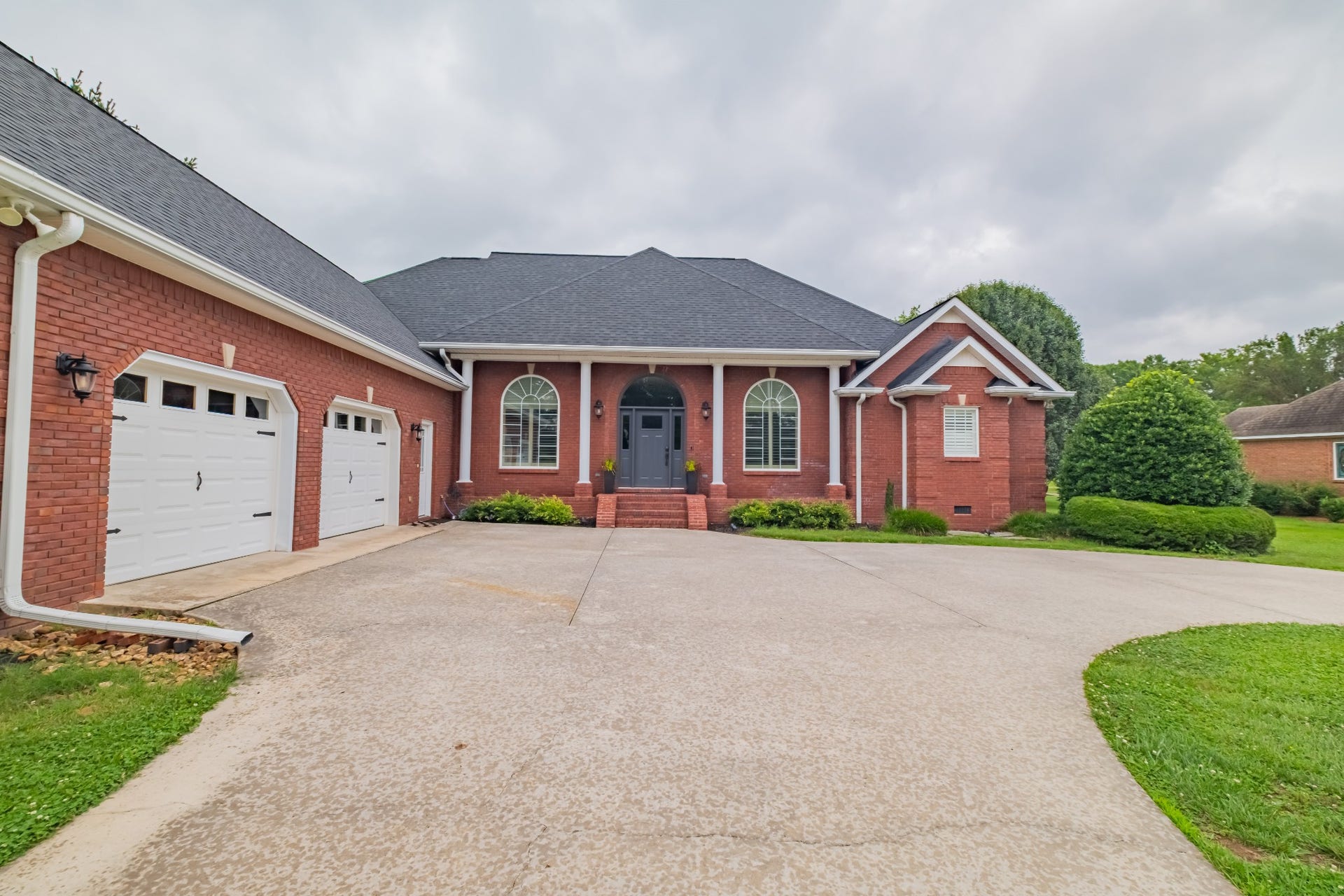 300 WILLOWBROOK DRIVE, Manchester, TN 37355 300 WILLOWBROOK DRIVE, Manchester, TN 37355