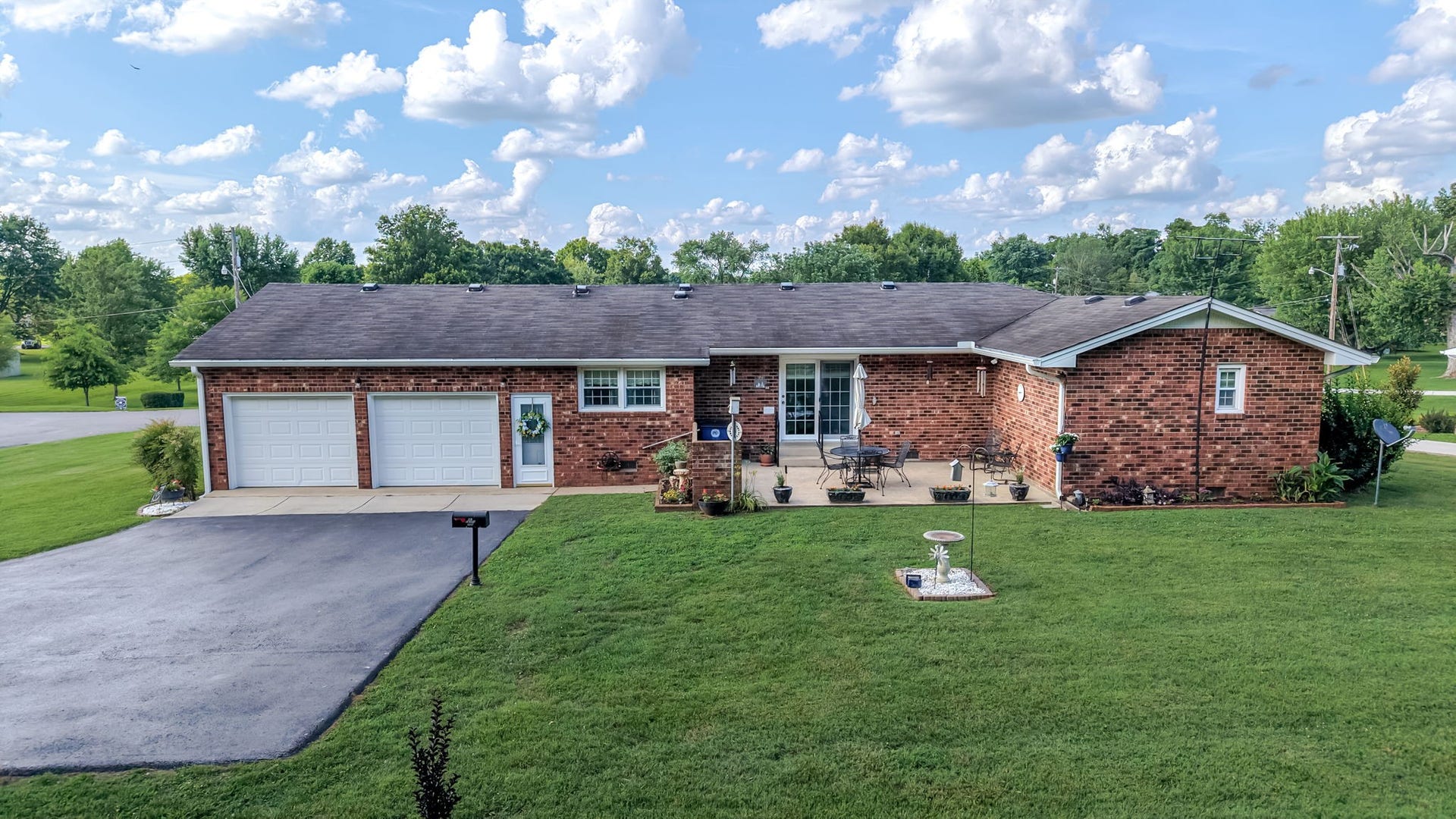 700 Dow Dr, Shelbyville, TN 37160 700 Dow Dr, Shelbyville, TN 37160
