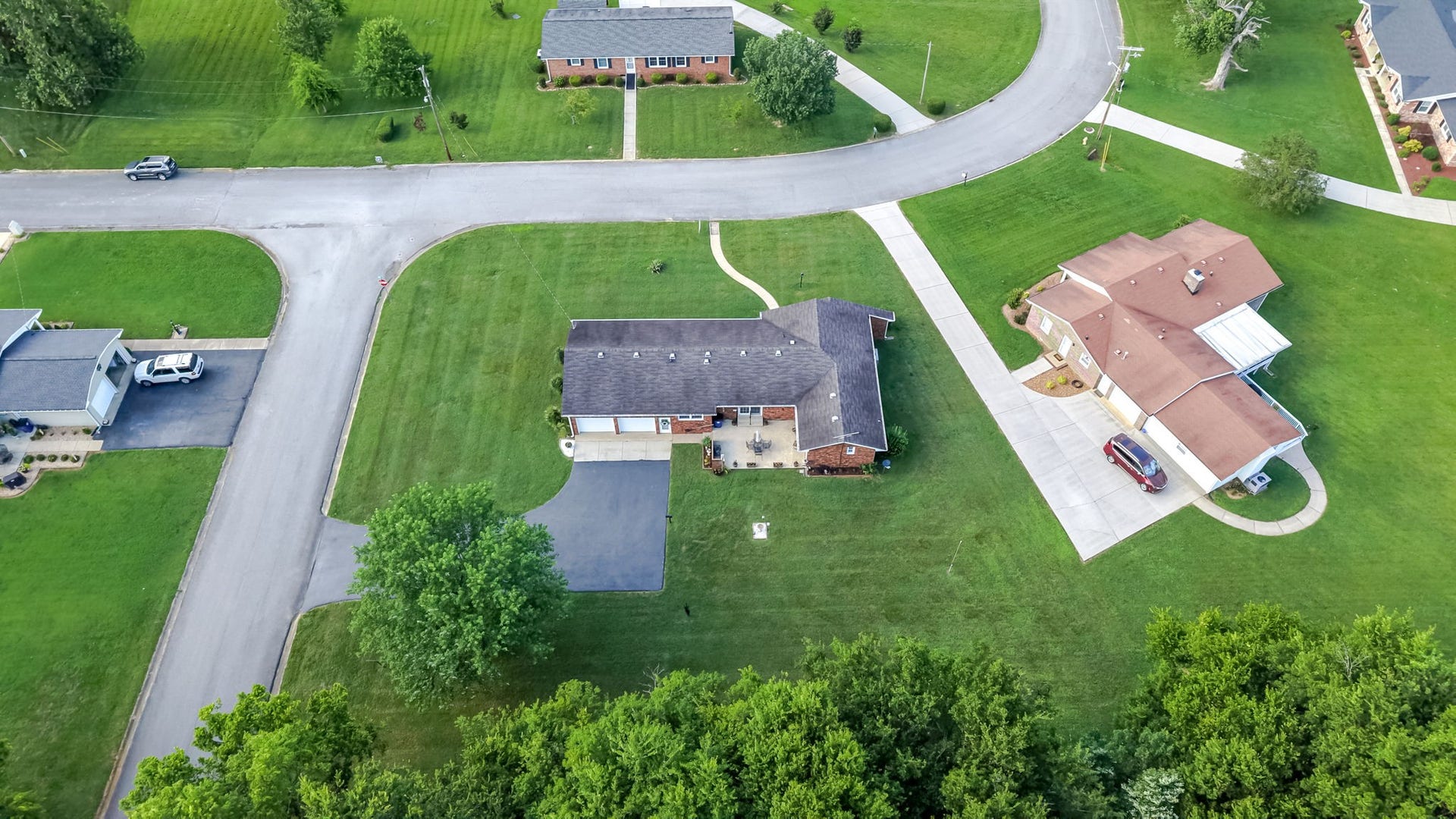 700 Dow Dr, Shelbyville, TN 37160 700 Dow Dr, Shelbyville, TN 37160