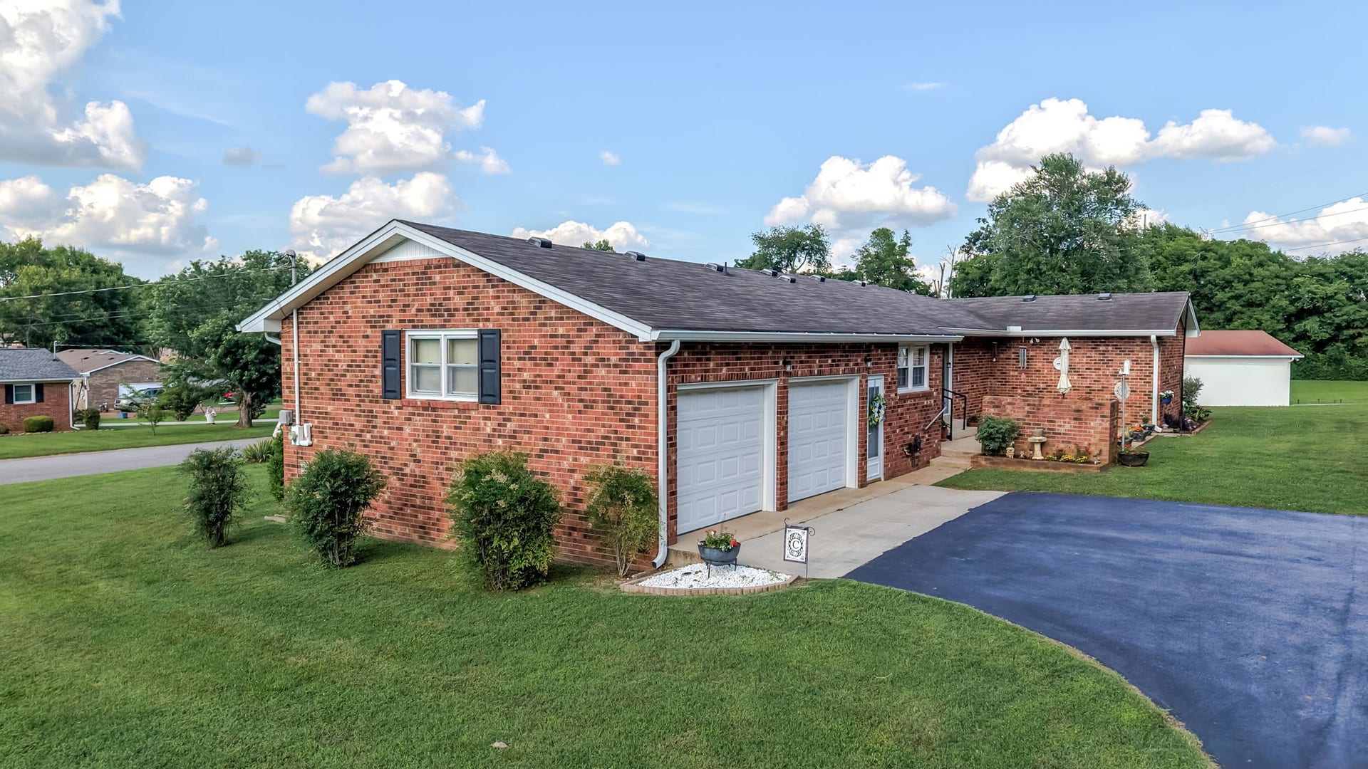 700 Dow Dr, Shelbyville, TN 37160 700 Dow Dr, Shelbyville, TN 37160