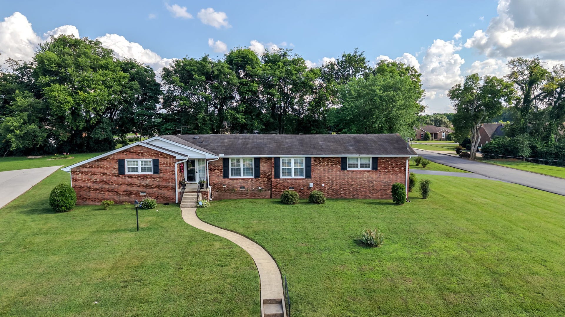 700 Dow Dr, Shelbyville, TN 37160 700 Dow Dr, Shelbyville, TN 37160