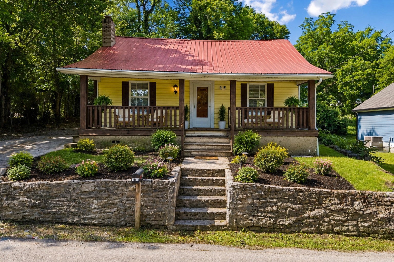 517 W 5th St, Columbia, TN 38401 517 W 5th St, Columbia, TN 38401