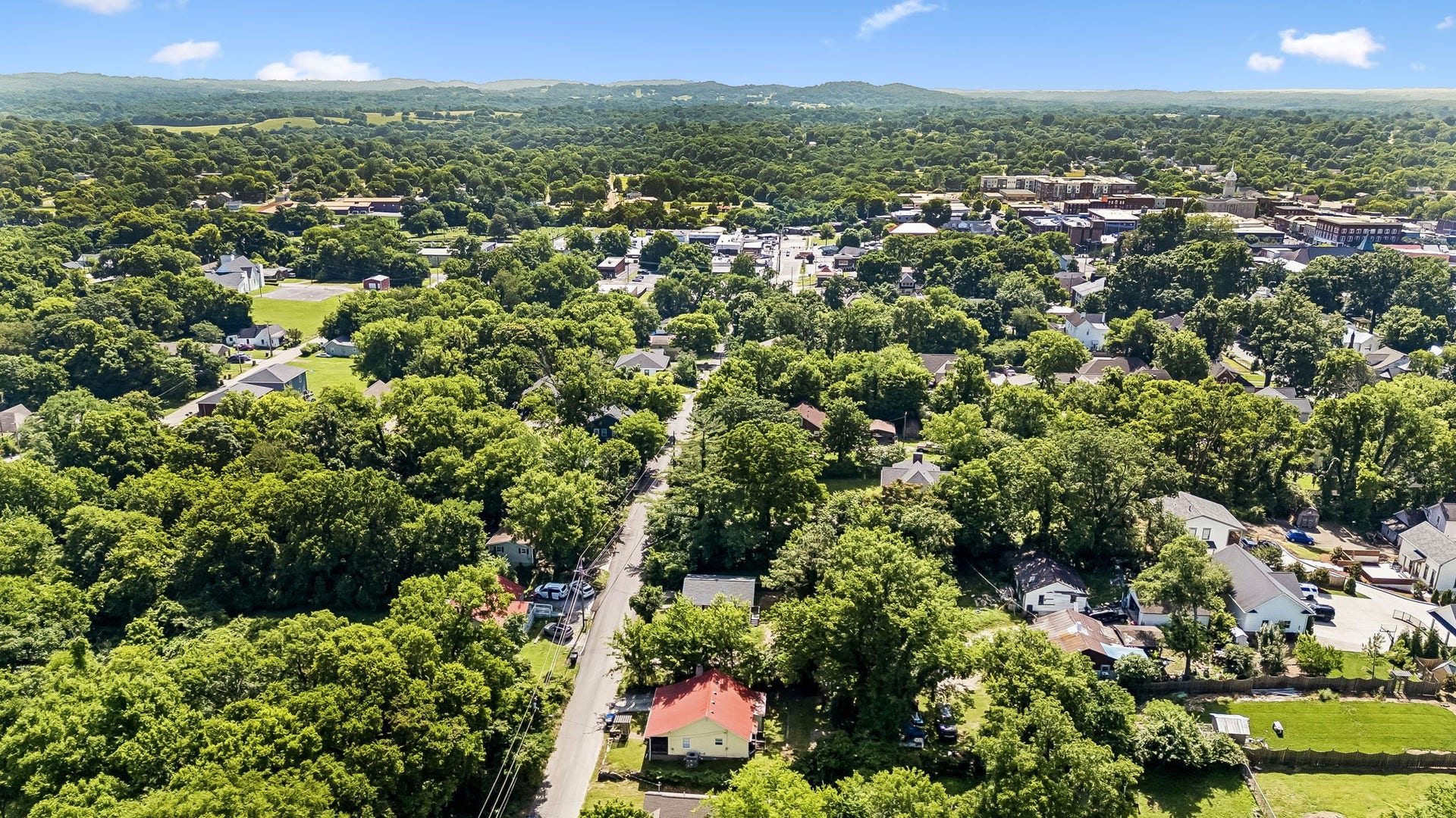 517 W 5th St, Columbia, TN 38401 517 W 5th St, Columbia, TN 38401