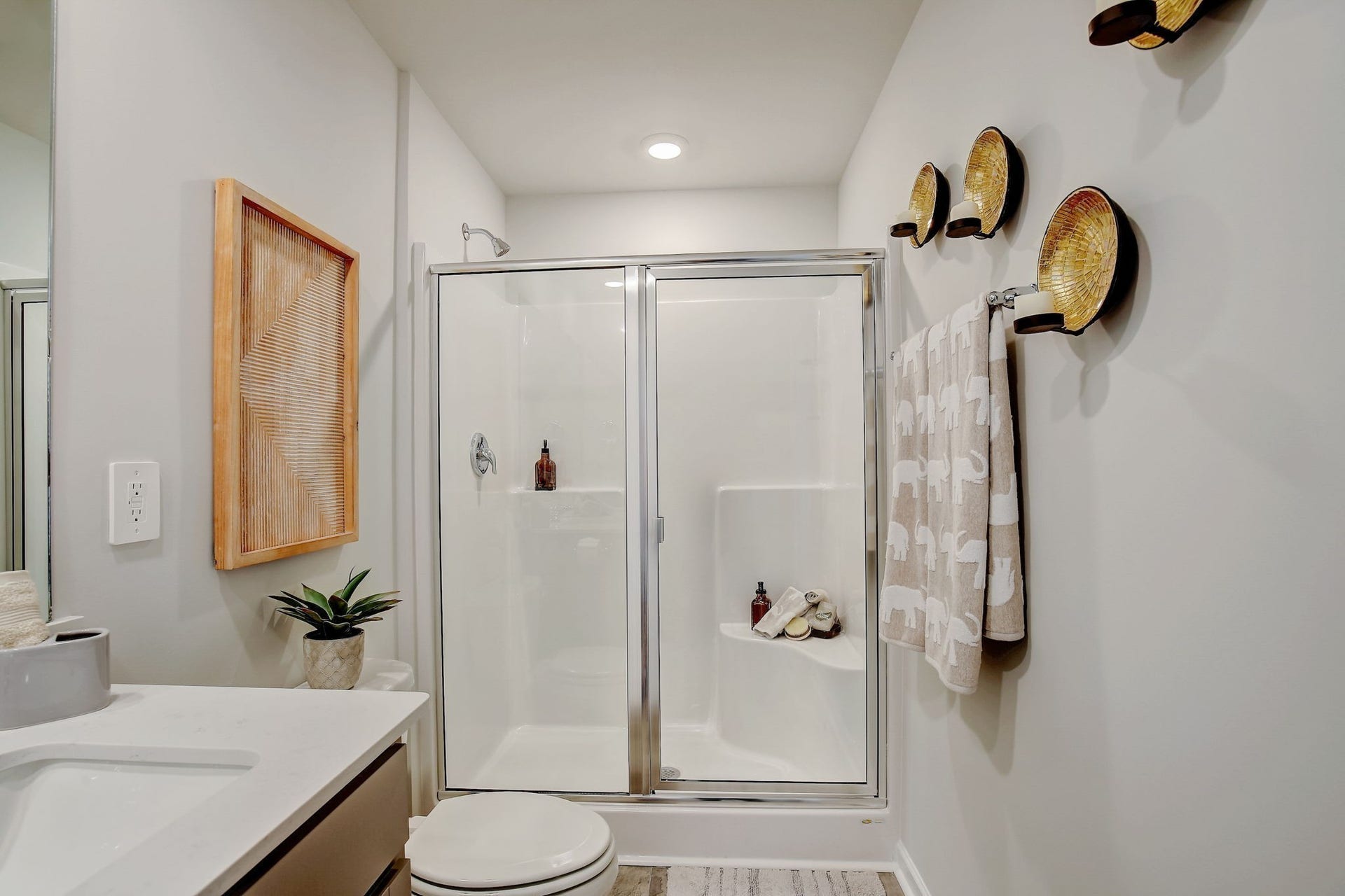1456 Lexington Way, Lewisburg, TN 37091 Photos are of our model home. Some decorator items are not included.