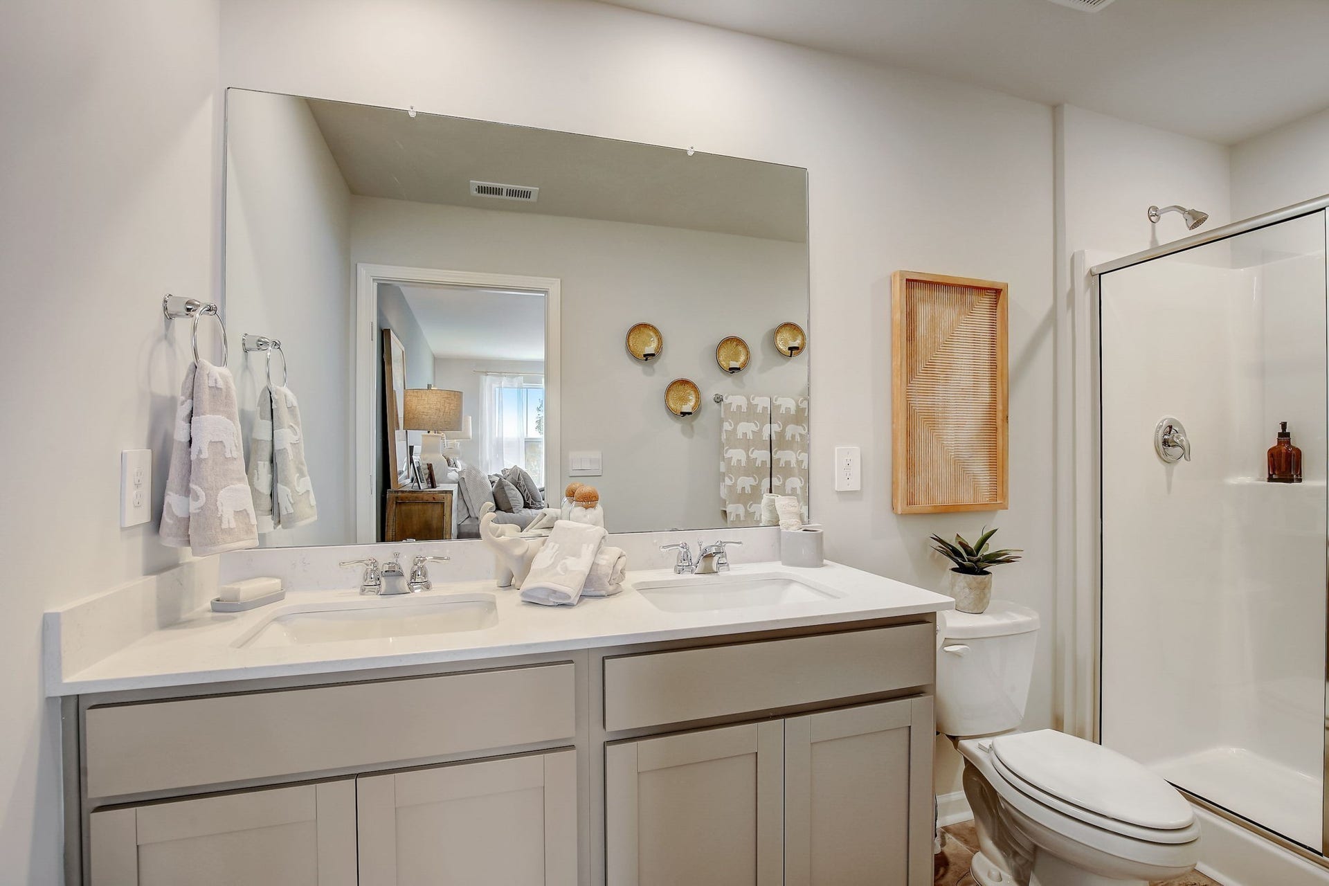 1447 Lexington Way, Lewisburg, TN 37091 Photos are of our model home. Some decorator items are not included.