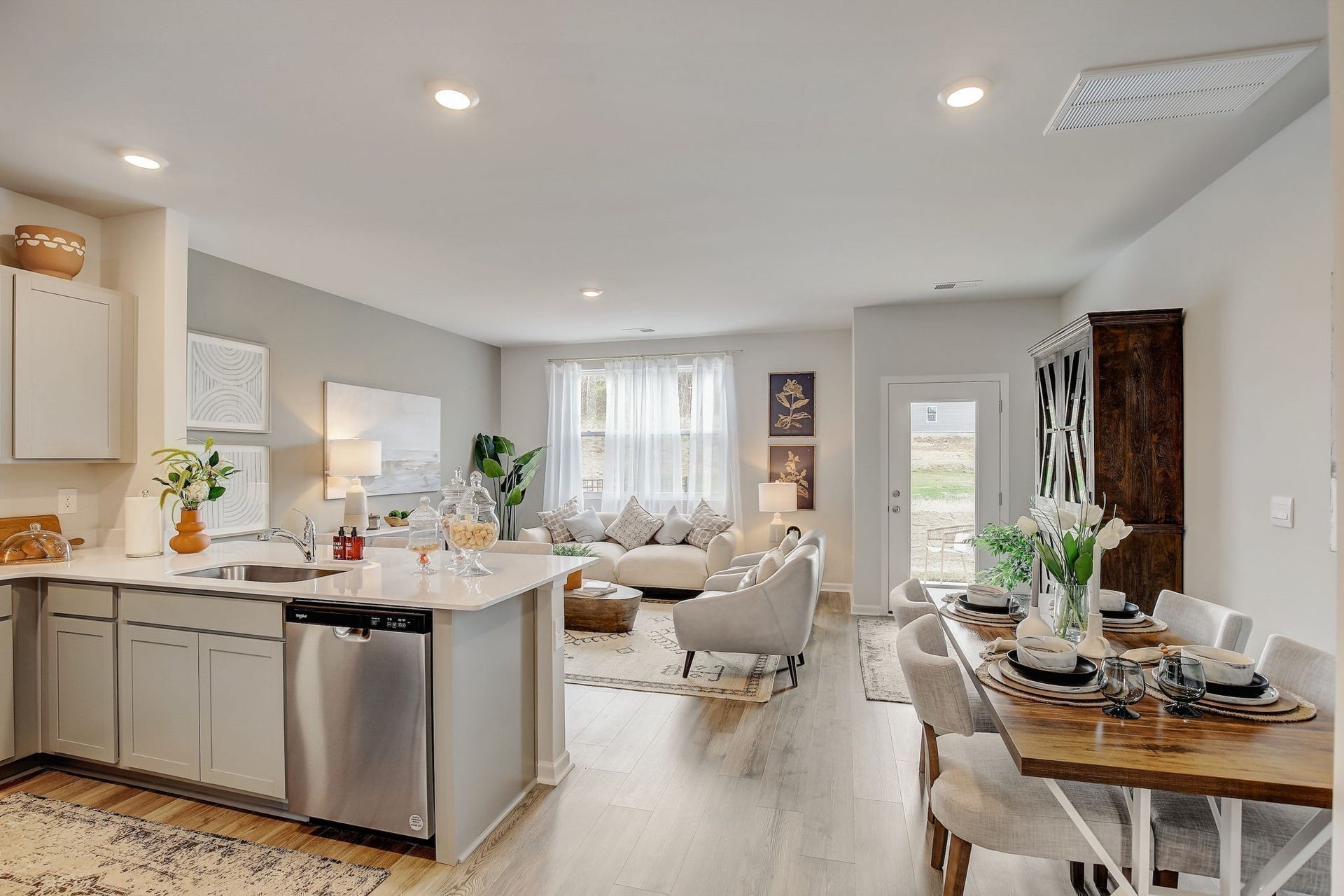 1447 Lexington Way, Lewisburg, TN 37091 Photos are of our model home. Some decorator items are not included.