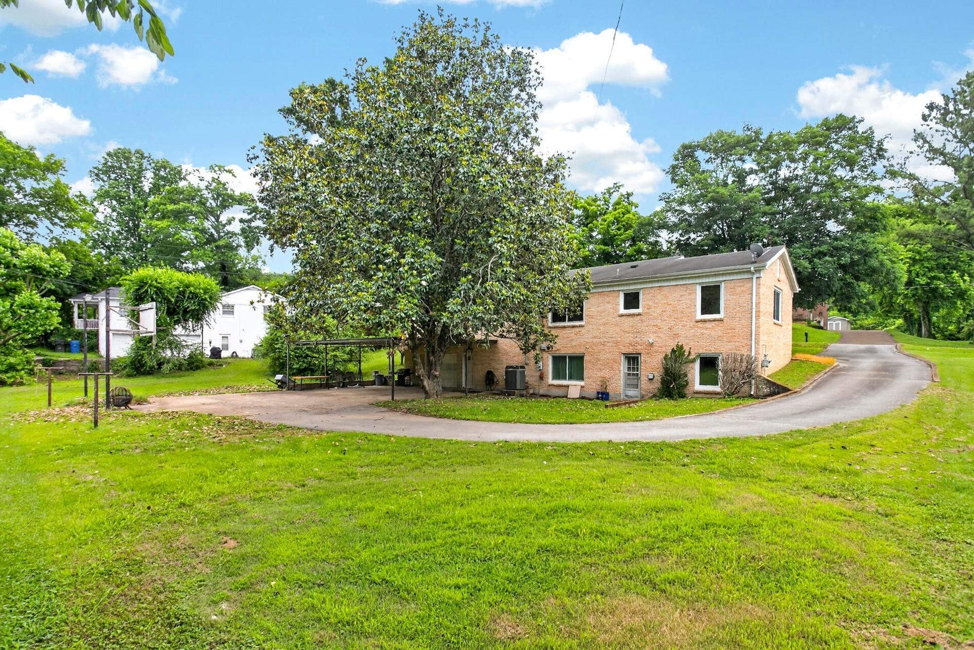 921 Azalea Dr, Columbia, TN 38401 921 Azalea Dr, Columbia, TN 38401
