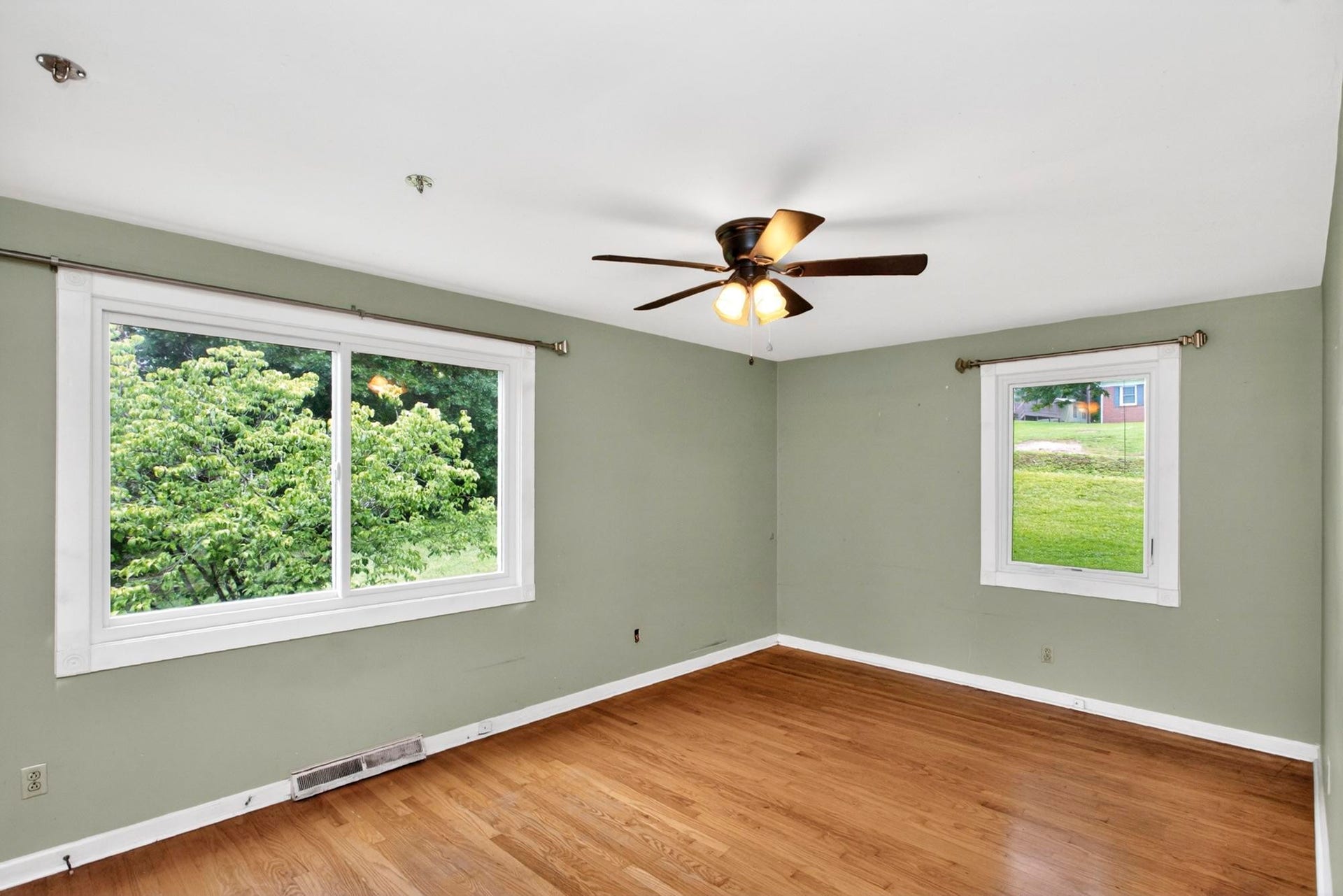 921 Azalea Dr, Columbia, TN 38401 921 Azalea Dr, Columbia, TN 38401