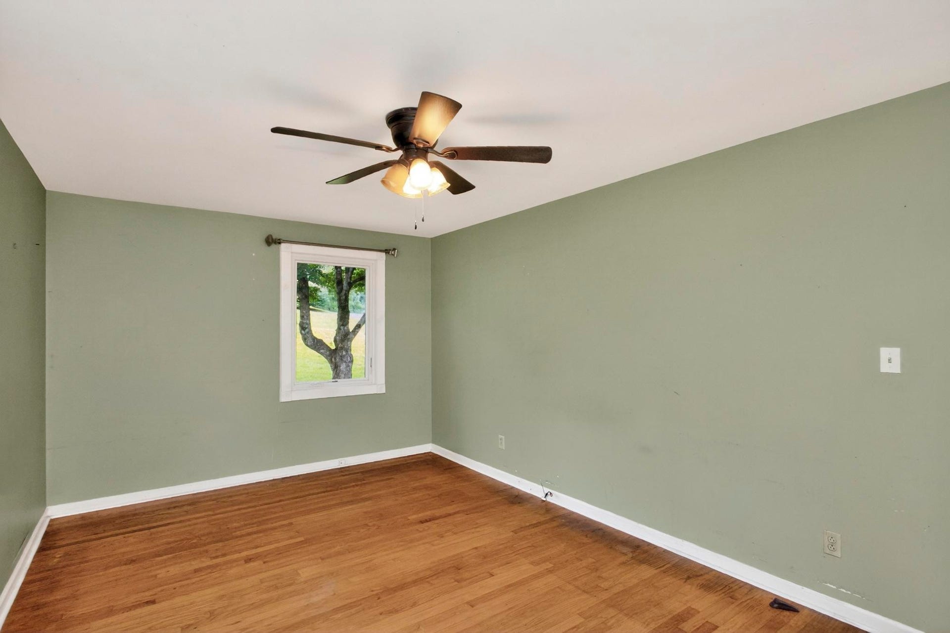 921 Azalea Dr, Columbia, TN 38401 921 Azalea Dr, Columbia, TN 38401