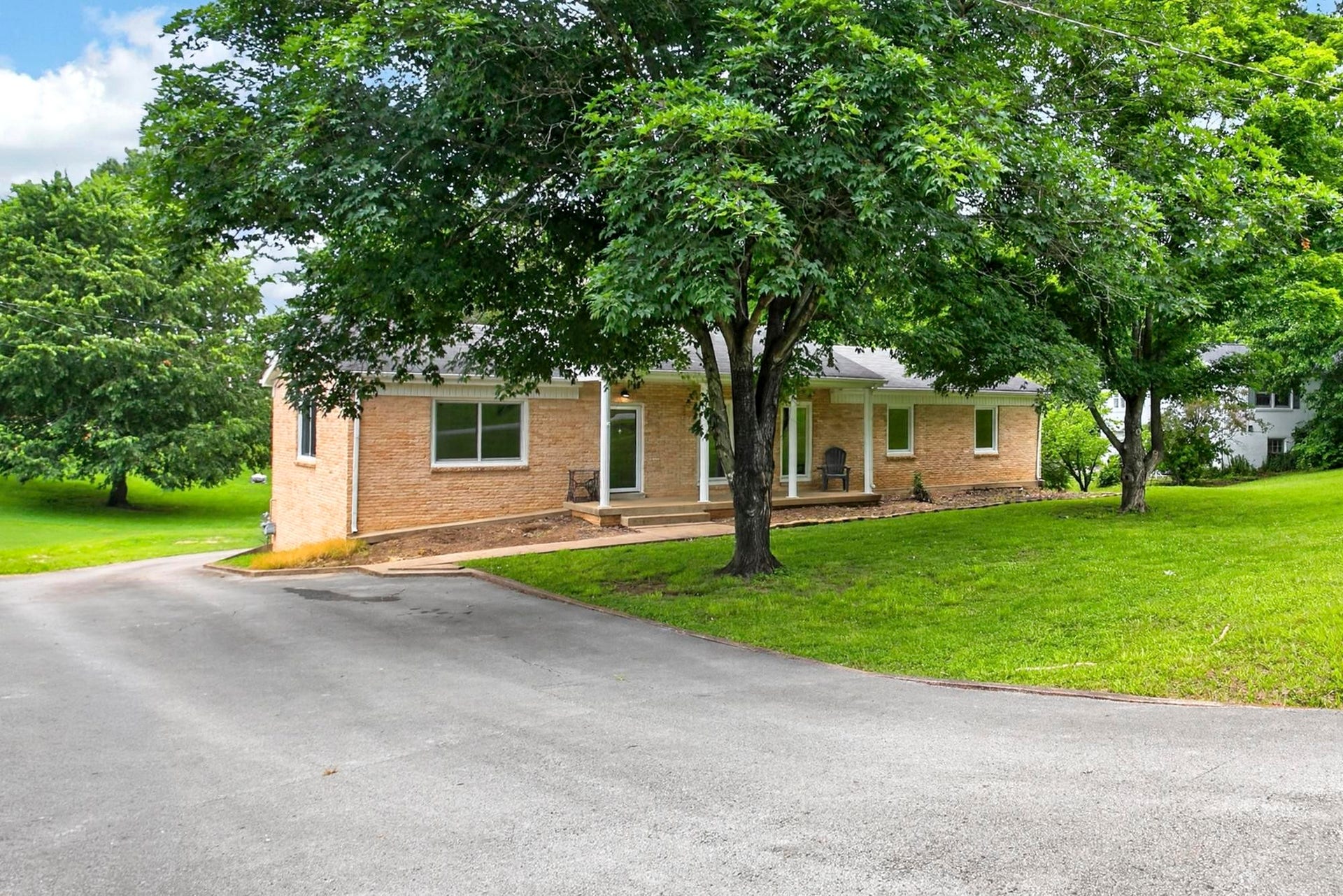 921 Azalea Dr, Columbia, TN 38401 921 Azalea Dr, Columbia, TN 38401