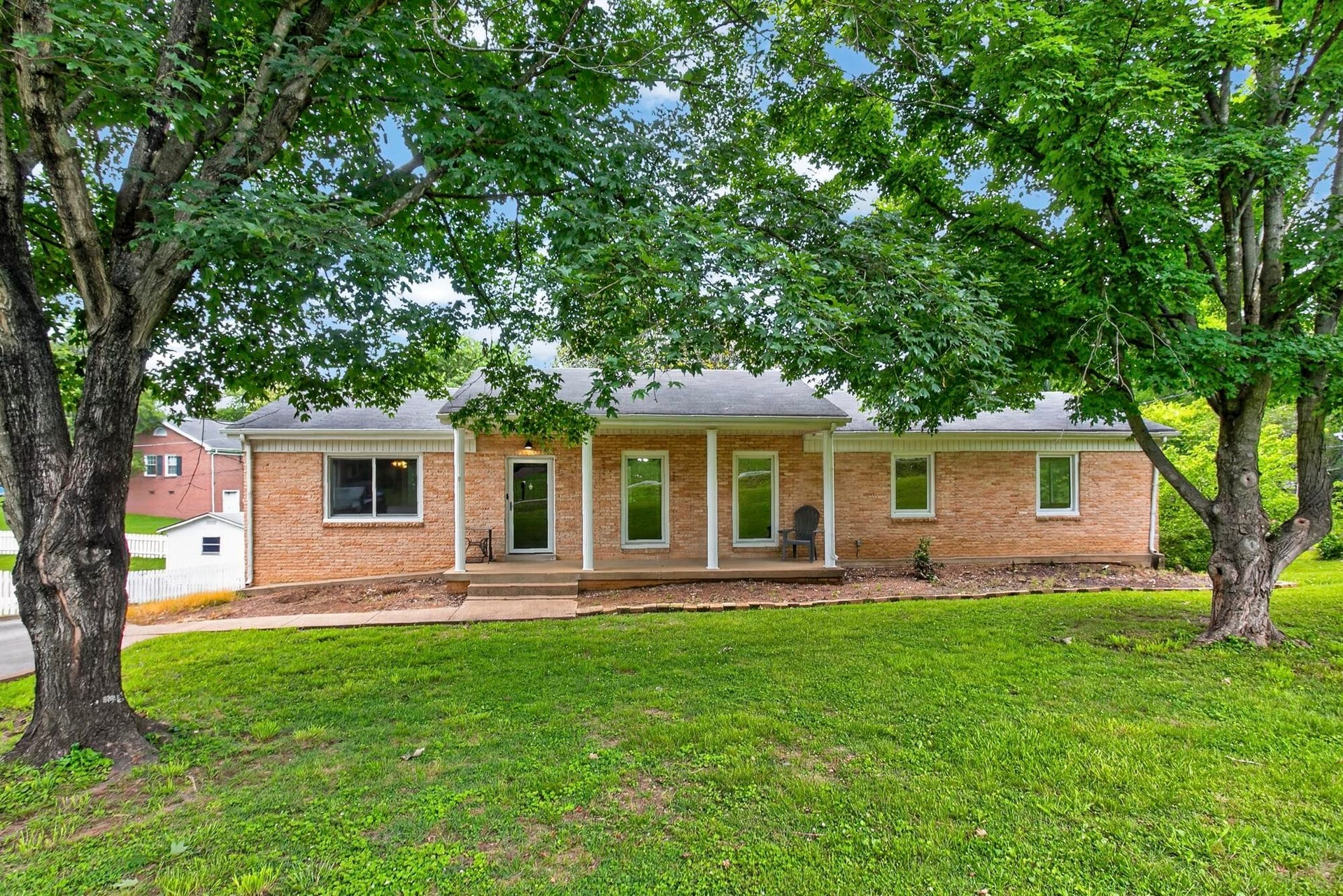 921 Azalea Dr, Columbia, TN 38401 921 Azalea Dr, Columbia, TN 38401