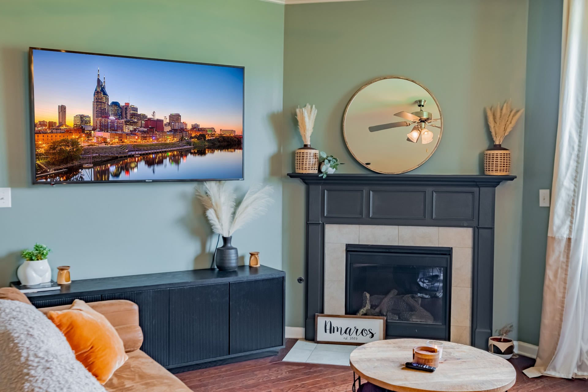 3637 Genoa Dr, Murfreesboro, TN 37128 Cozy Living Room with Fire Place
