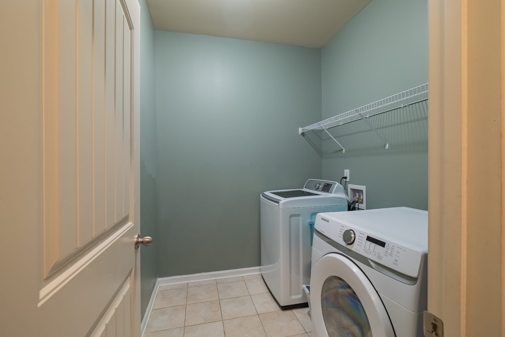 3637 Genoa Dr, Murfreesboro, TN 37128 Spacious Washer/ Dryer Room
