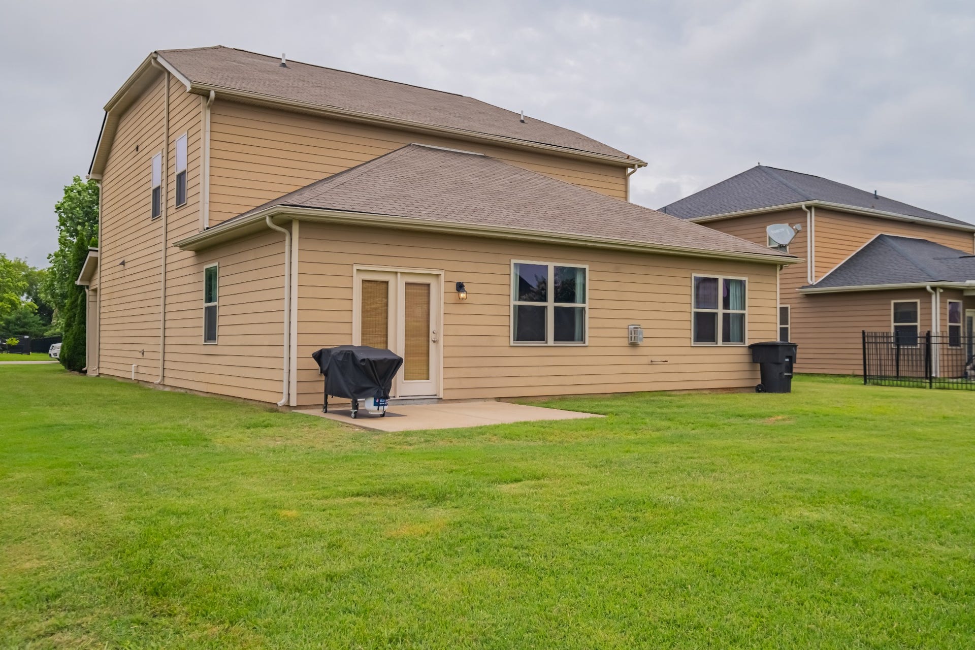 3637 Genoa Dr, Murfreesboro, TN 37128 Spacious Back Yard