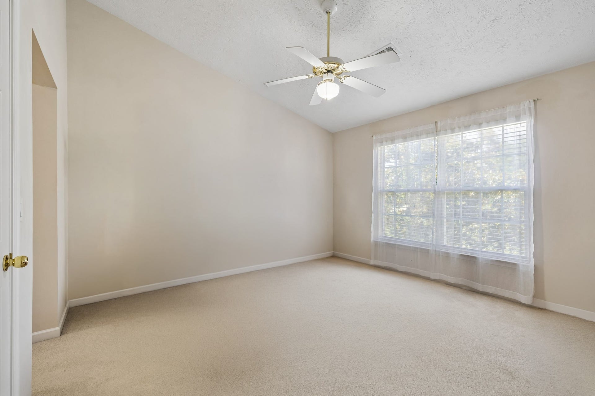 2030 Nashboro Blvd, Nashville, TN 37217 Enhanced/Virtually Staged Photo
