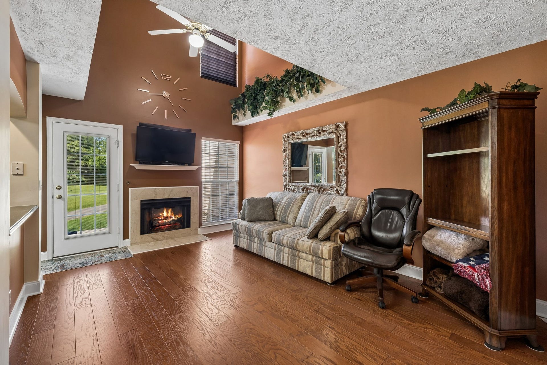 2030 Nashboro Blvd, Nashville, TN 37217 Living Room
