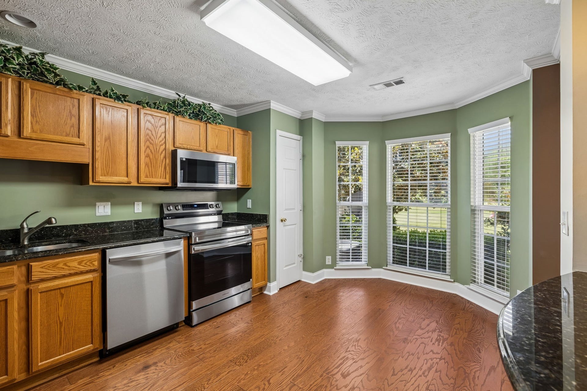 2030 Nashboro Blvd, Nashville, TN 37217 Eat-in Kitchen