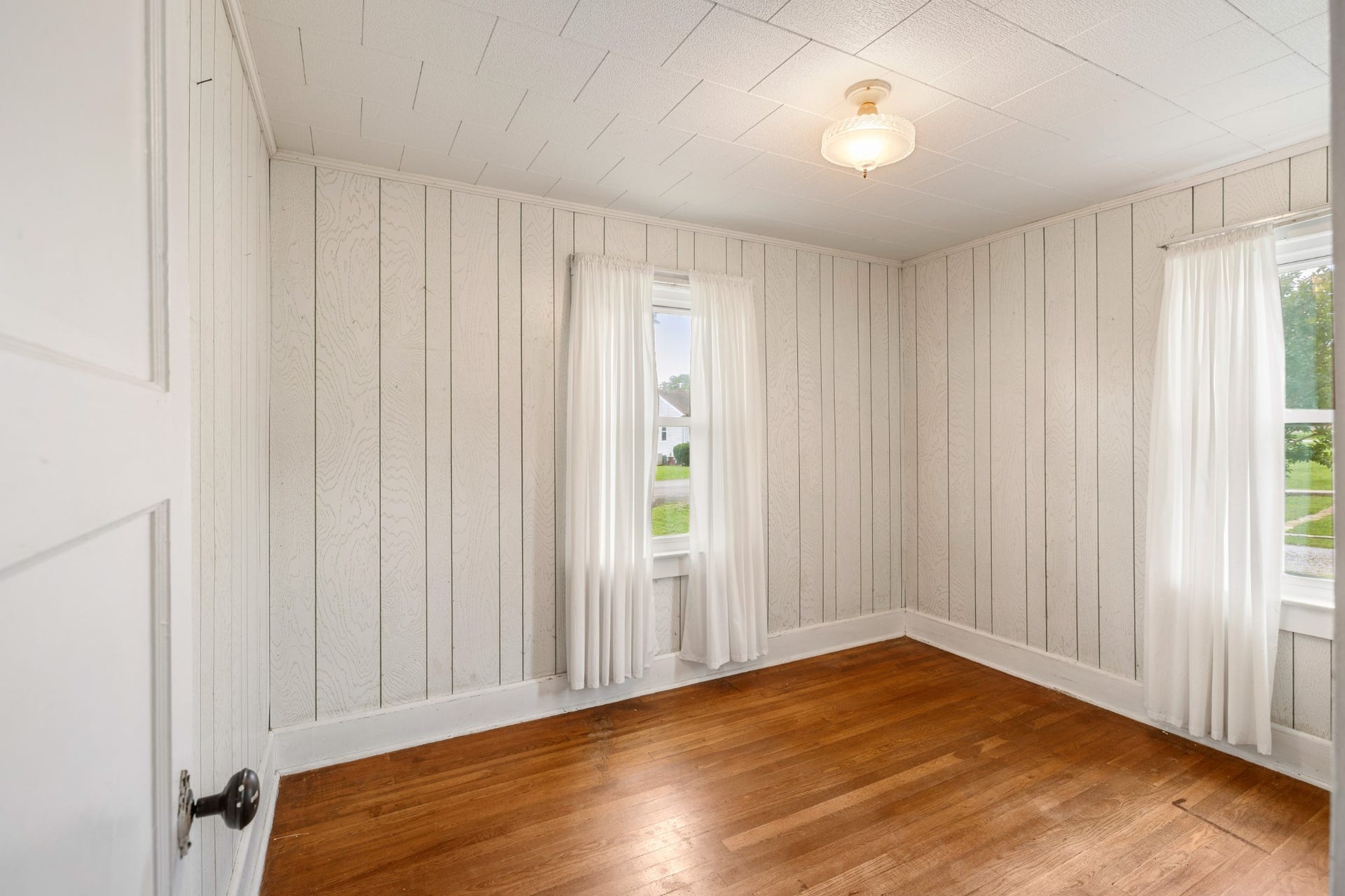 1824 Harriet St, Lewisburg, TN 37091 First bedroom