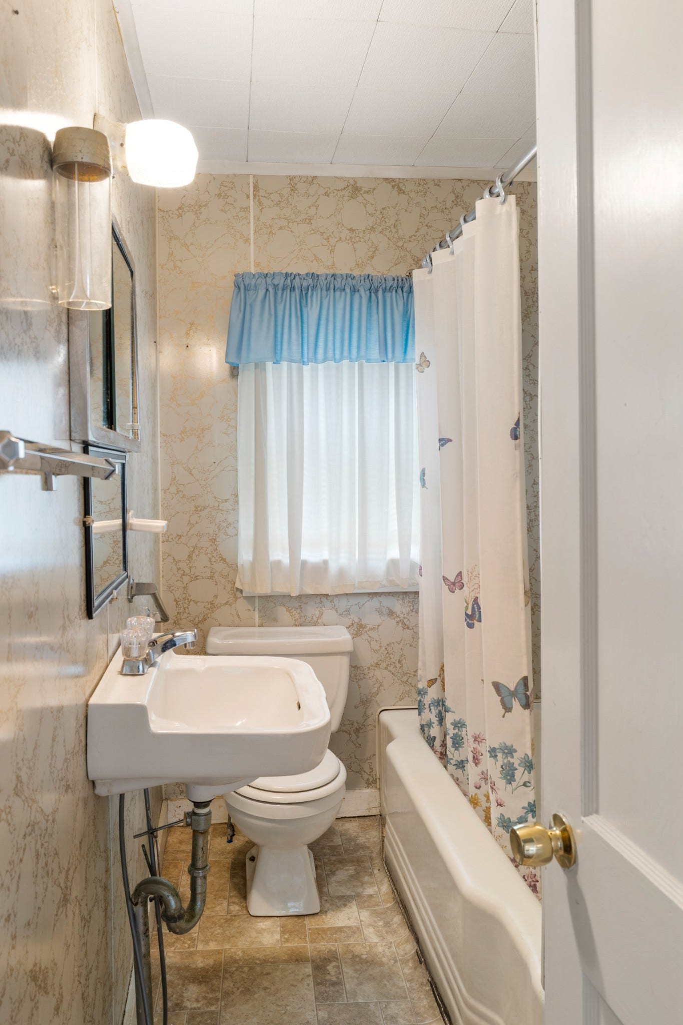 1824 Harriet St, Lewisburg, TN 37091 Full Bath