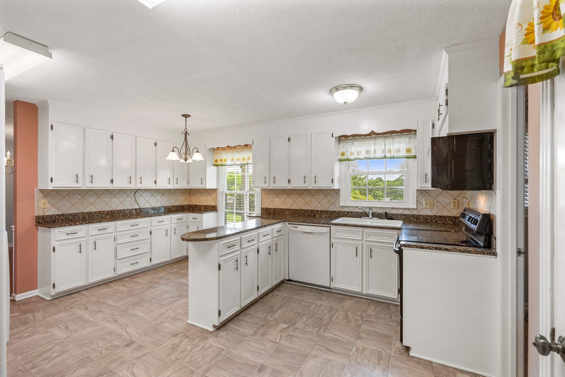 1301 White Dr, Lewisburg, TN 37091 1301 White Dr, Lewisburg, TN 37091