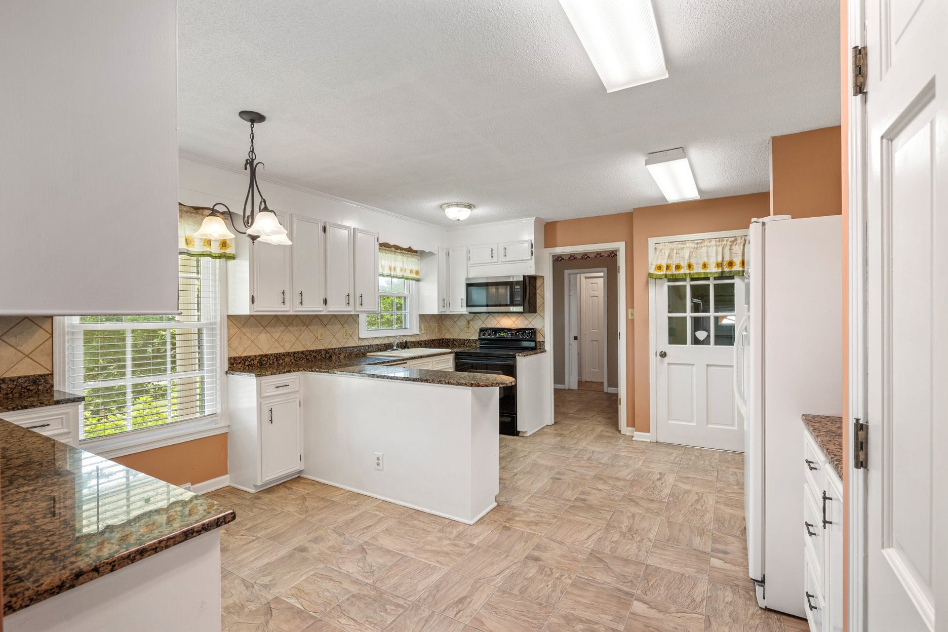 1301 White Dr, Lewisburg, TN 37091 1301 White Dr, Lewisburg, TN 37091