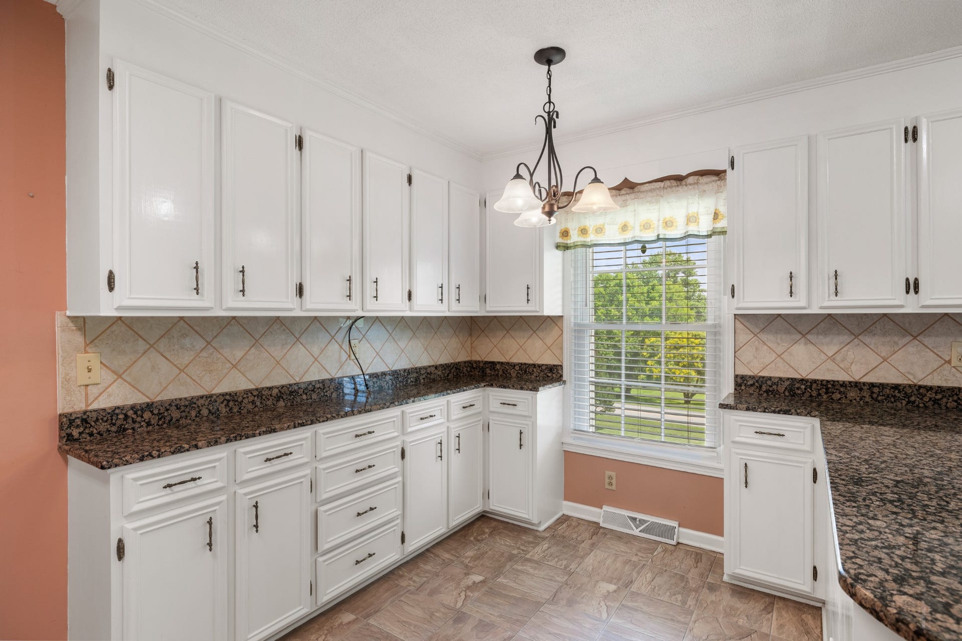 1301 White Dr, Lewisburg, TN 37091 1301 White Dr, Lewisburg, TN 37091