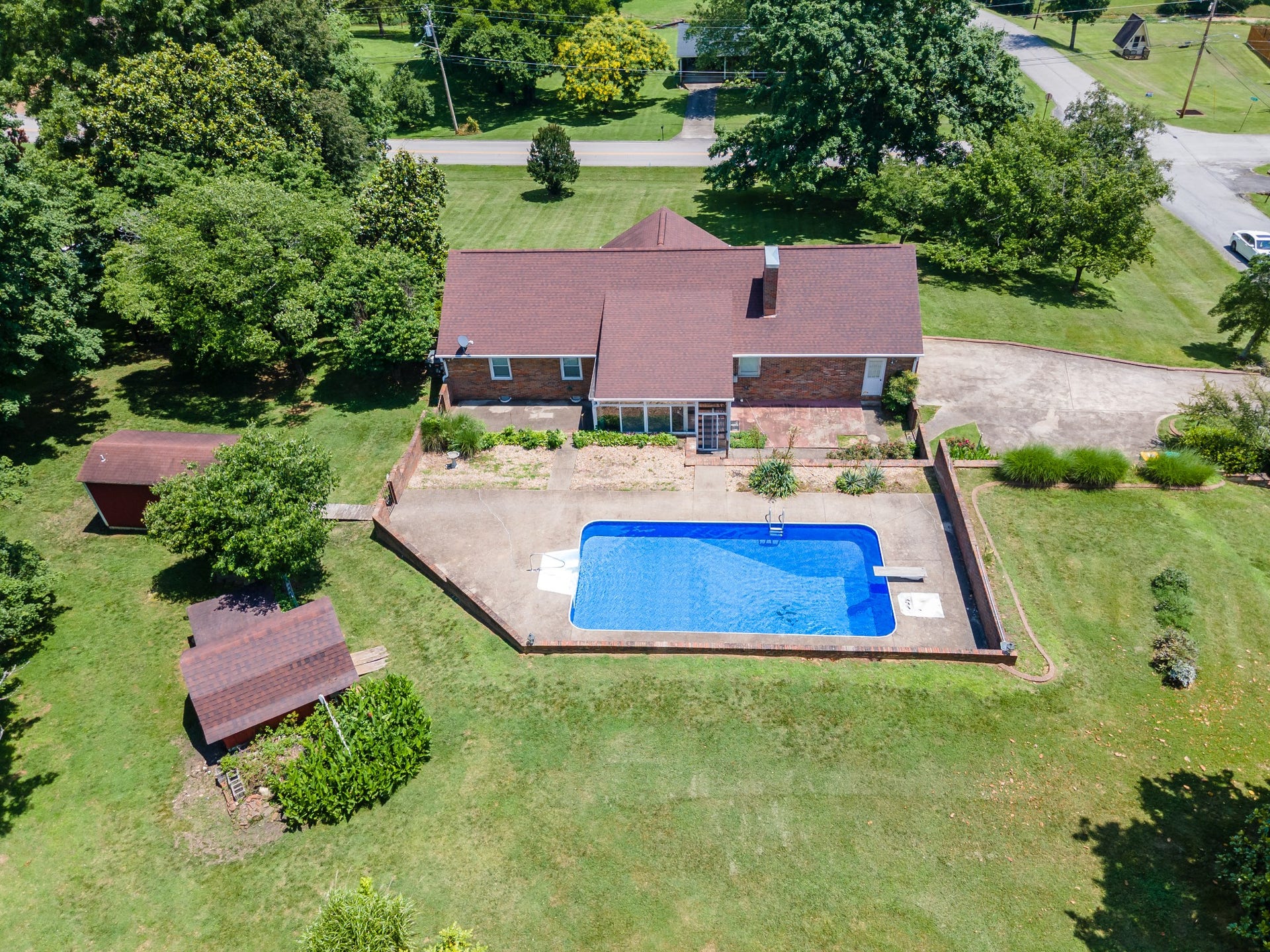 1301 White Dr, Lewisburg, TN 37091 1301 White Dr, Lewisburg, TN 37091