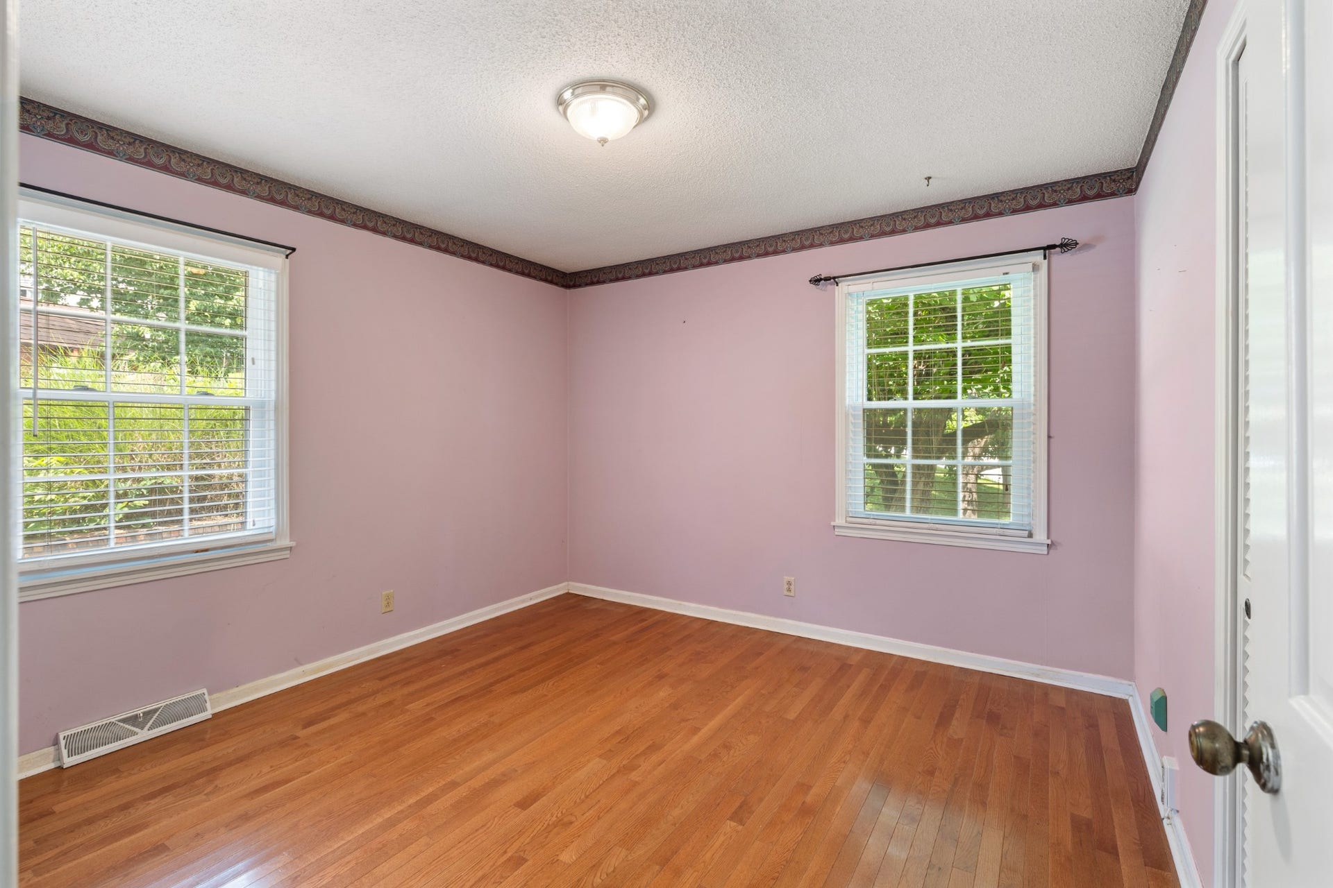 1301 White Dr, Lewisburg, TN 37091 1301 White Dr, Lewisburg, TN 37091