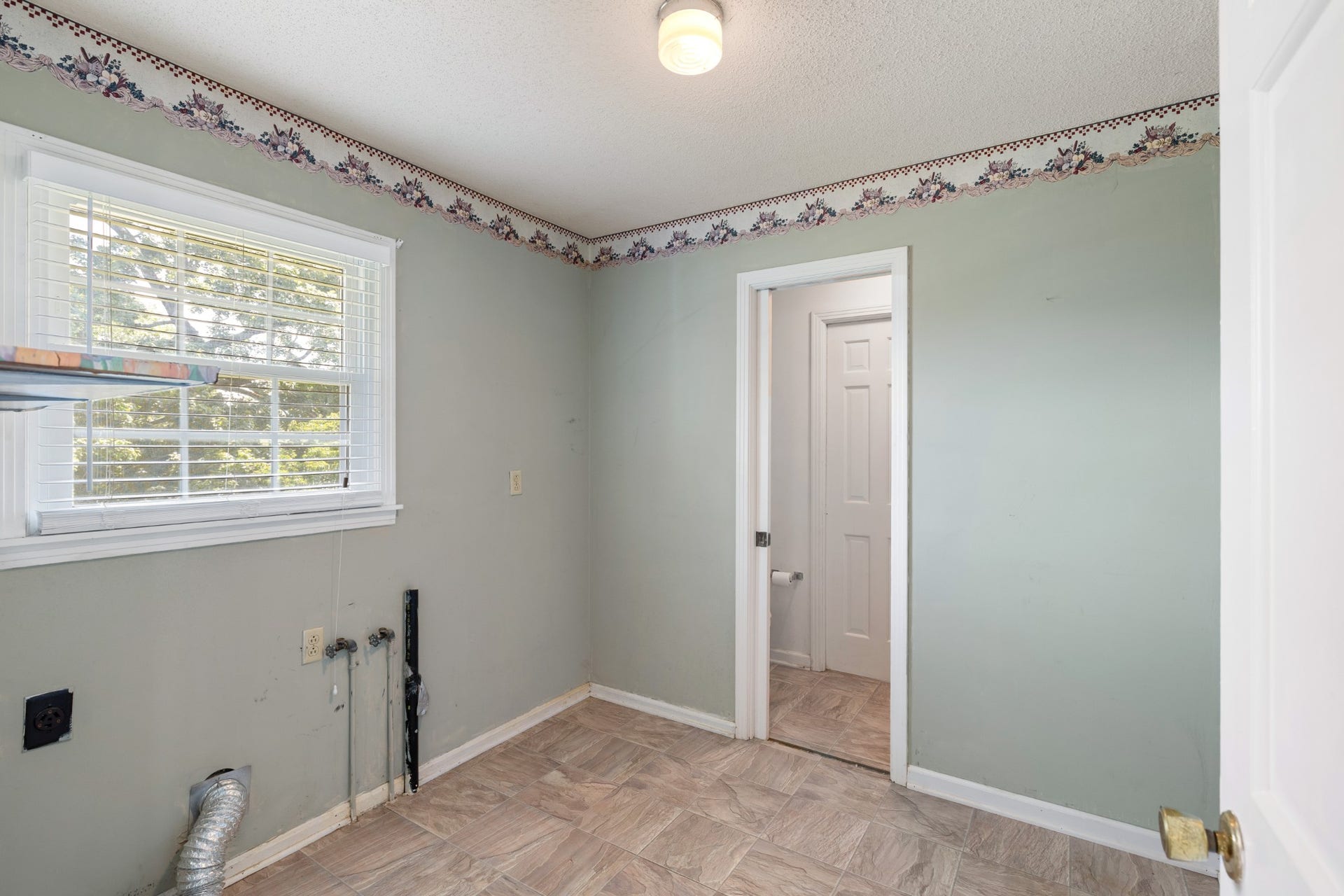1301 White Dr, Lewisburg, TN 37091 1301 White Dr, Lewisburg, TN 37091