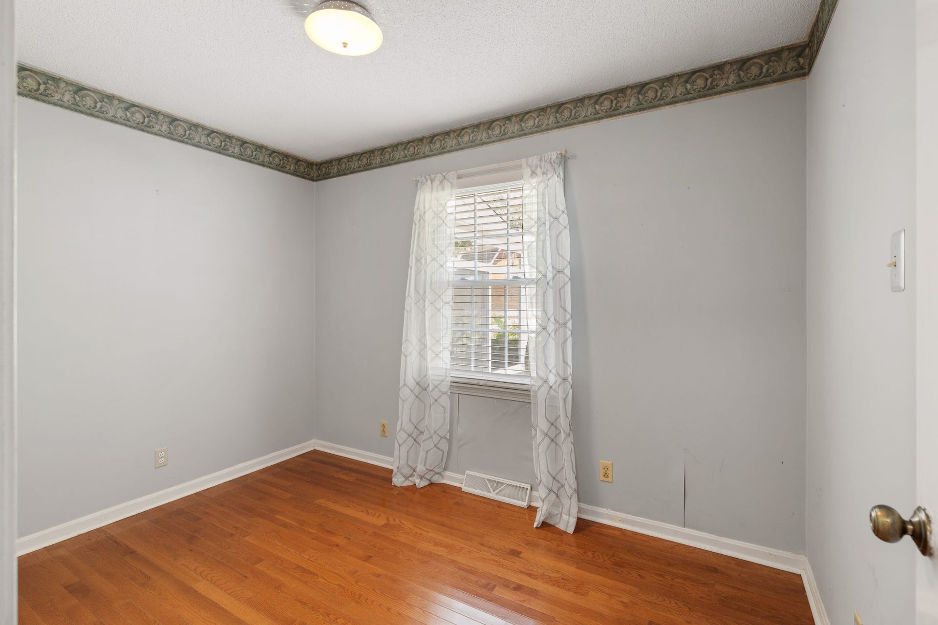 1301 White Dr, Lewisburg, TN 37091 1301 White Dr, Lewisburg, TN 37091