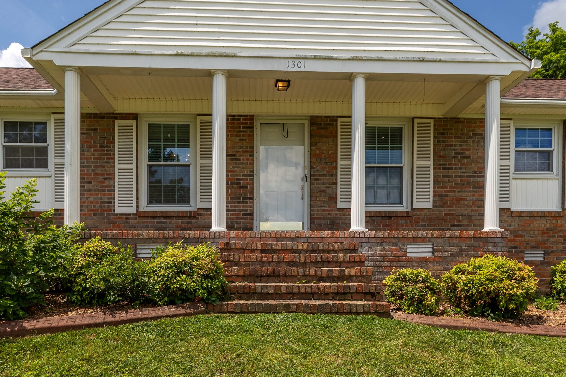 1301 White Dr, Lewisburg, TN 37091 1301 White Dr, Lewisburg, TN 37091