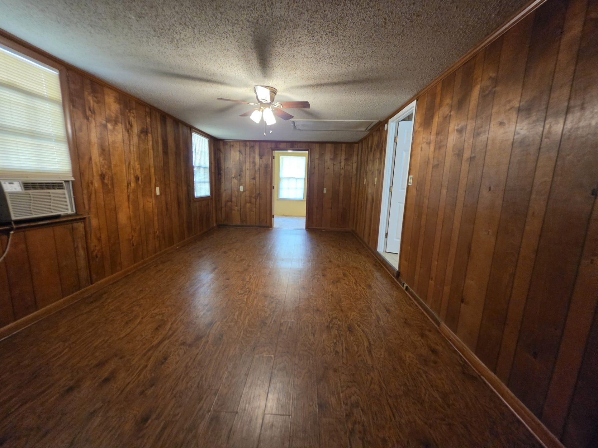 5386 Franklin Rd, Murfreesboro, TN 37128 Den area for your enjoyment.