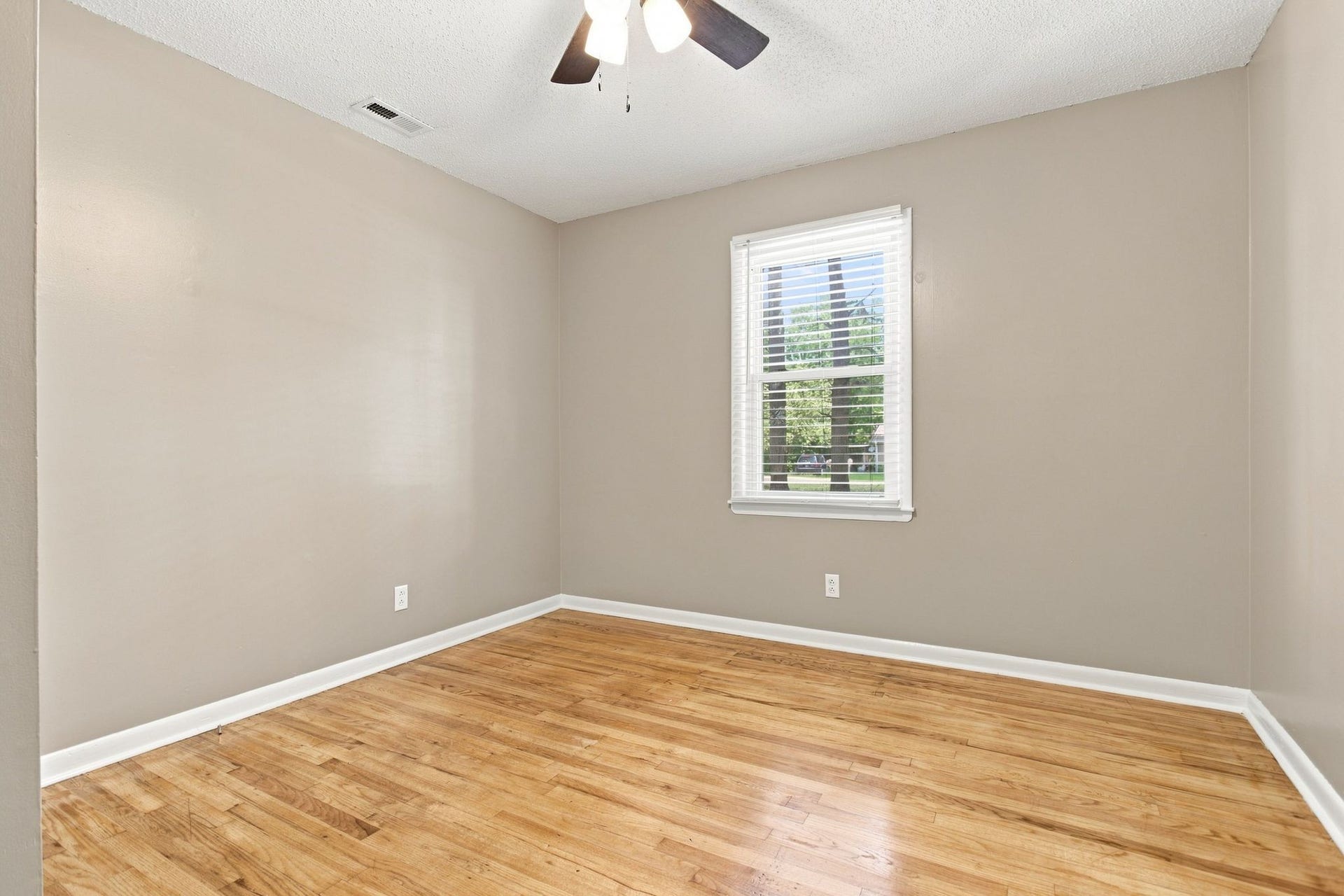 129 Napier Dr, Columbia, TN 38401 129 Napier Dr, Columbia, TN 38401
