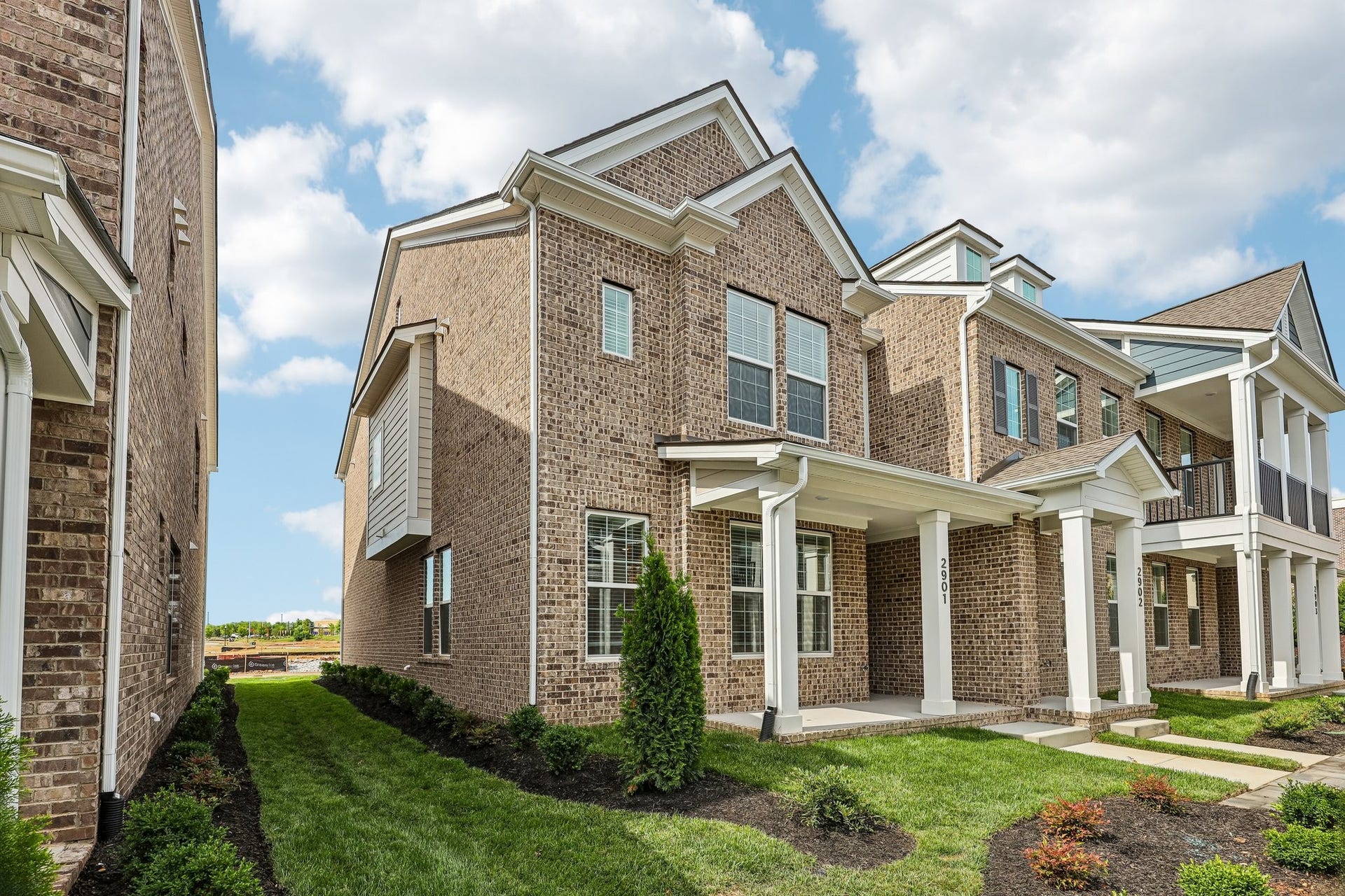 2718 Willowoak Trl, #2901, Murfreesboro, TN 37129 Enjoy serene courtyard views right from your doorstep. The covered front porch is the ideal spot to unwindsavor your morning coffee or get lost in a good book while enjoying the fresh air.