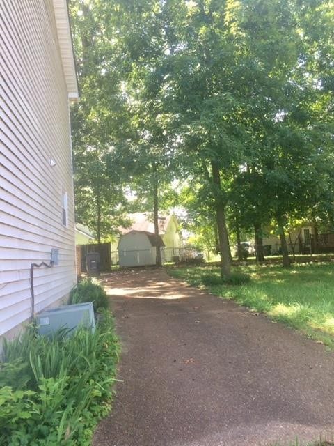 3208 Agatha Ct, Antioch, TN 37013 Aggregate Driveway