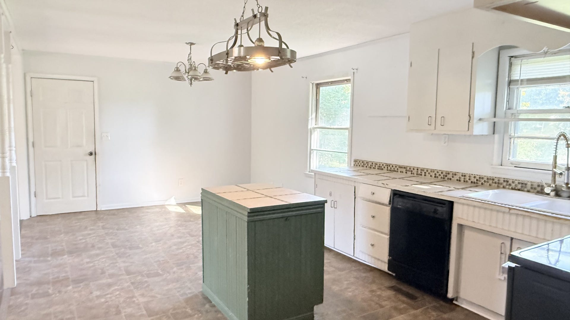 365 Stacy Rd, Manchester, TN 37355 365 Stacy Rd, Manchester, TN 37355