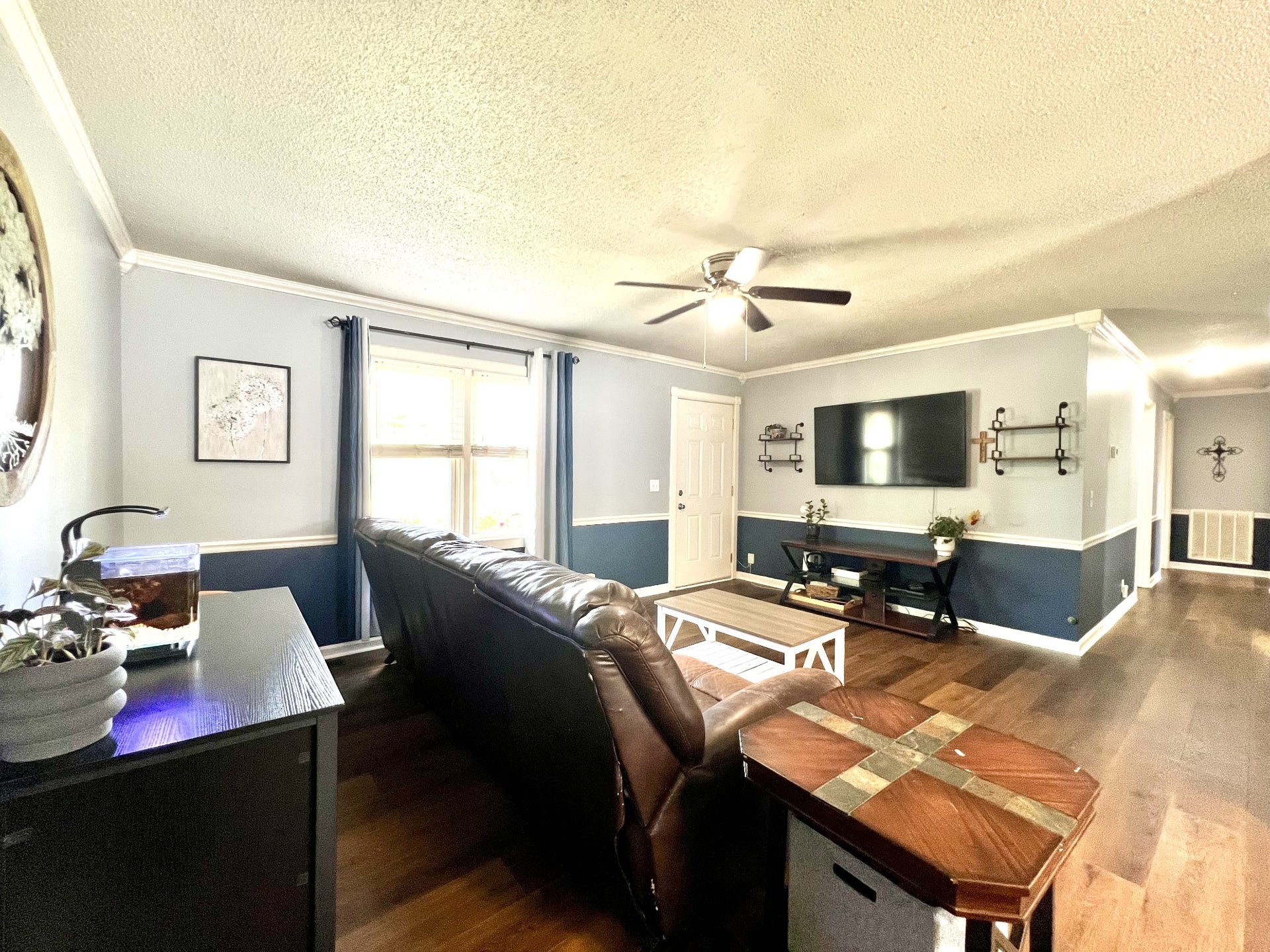 618 Coble Cir, Shelbyville, TN 37160 View of the den area as you enter the side door where you park. It has the crown molding as well as the chair railing also. All these LVP floors are newer.