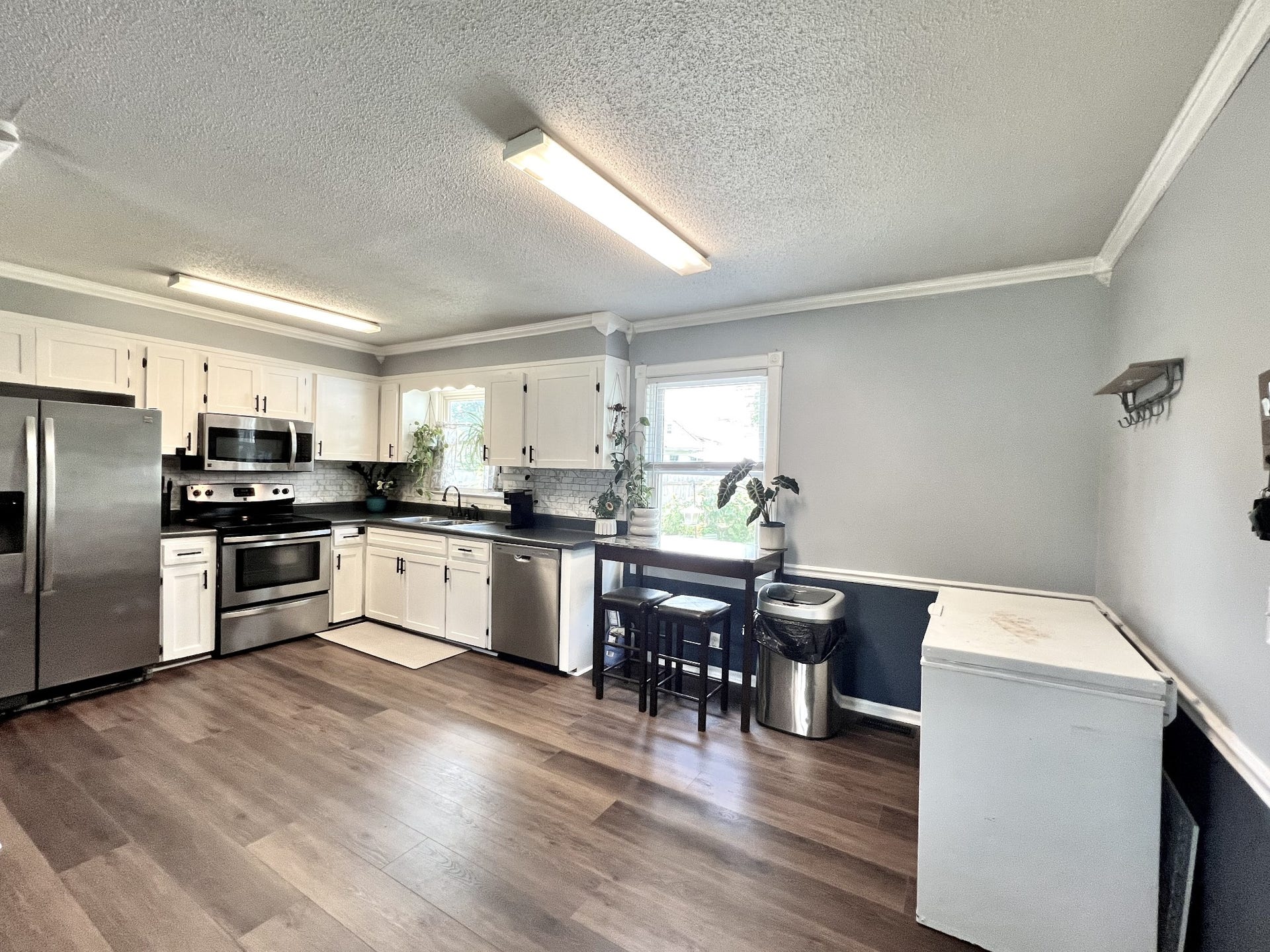 618 Coble Cir, Shelbyville, TN 37160 This is the kitchen and dining area even though they do not have a kitchen table there.