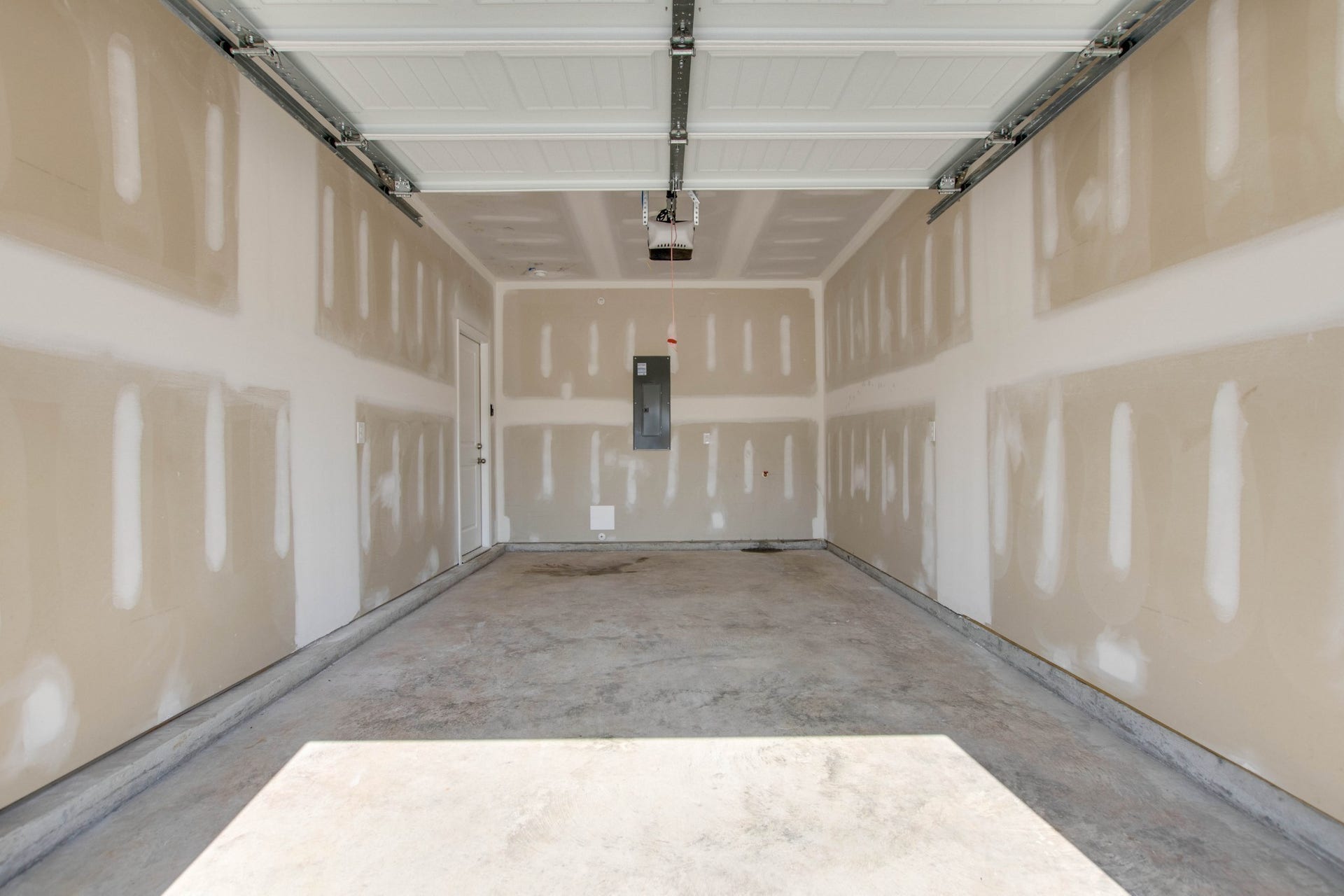 121 Mackenzie Way, Lewisburg, TN 37091 Single Car Garage with smart garage opener!