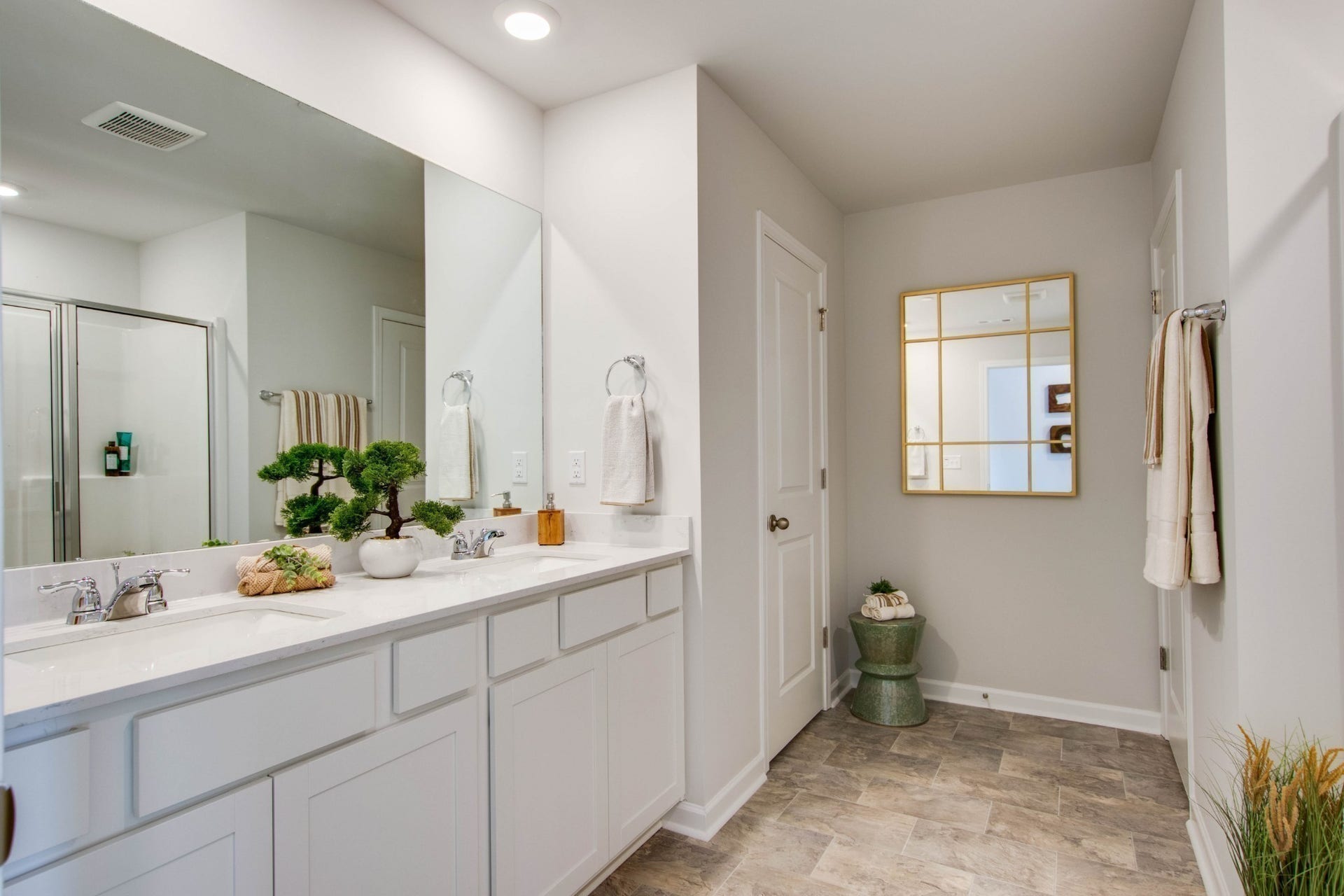 122 Mackenzie Way, Lewisburg, TN 37091 Primary Bath with double sink and large glassed shower.
