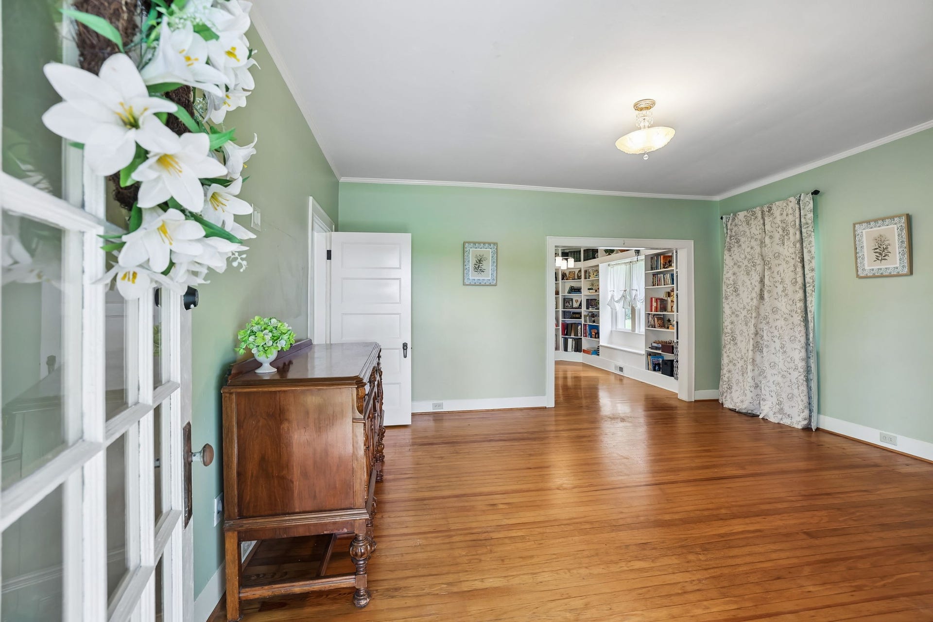 186 Sulphur Springs Rd, Shelbyville, TN 37160 Many of the original hardwood floors have been restored! 186 Sulphur Springs Rd, Shelbyville, TN 37160