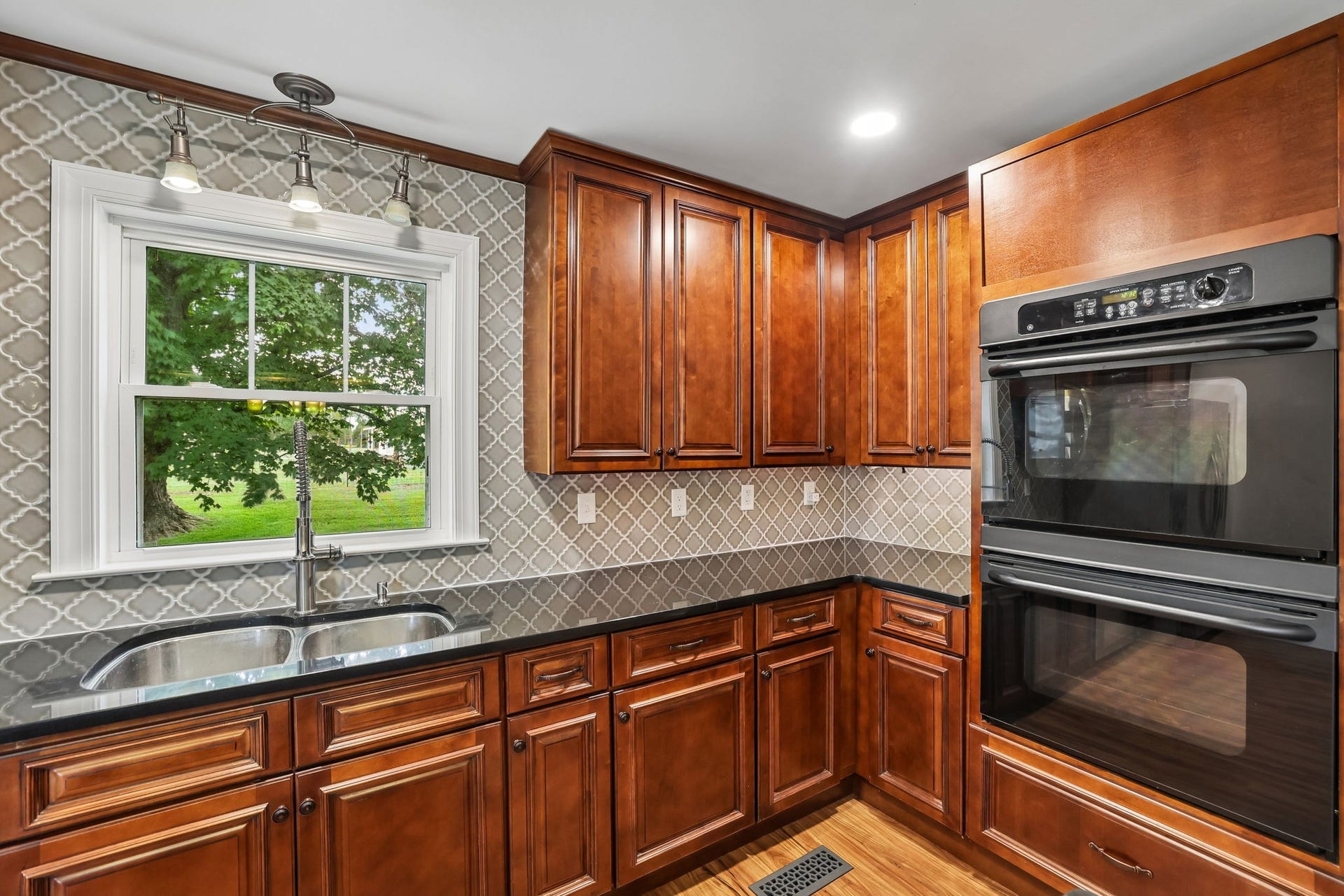 186 Sulphur Springs Rd, Shelbyville, TN 37160 In addition to the many cabinets, there is a double doored pantry for more storage! 186 Sulphur Springs Rd, Shelbyville, TN 37160