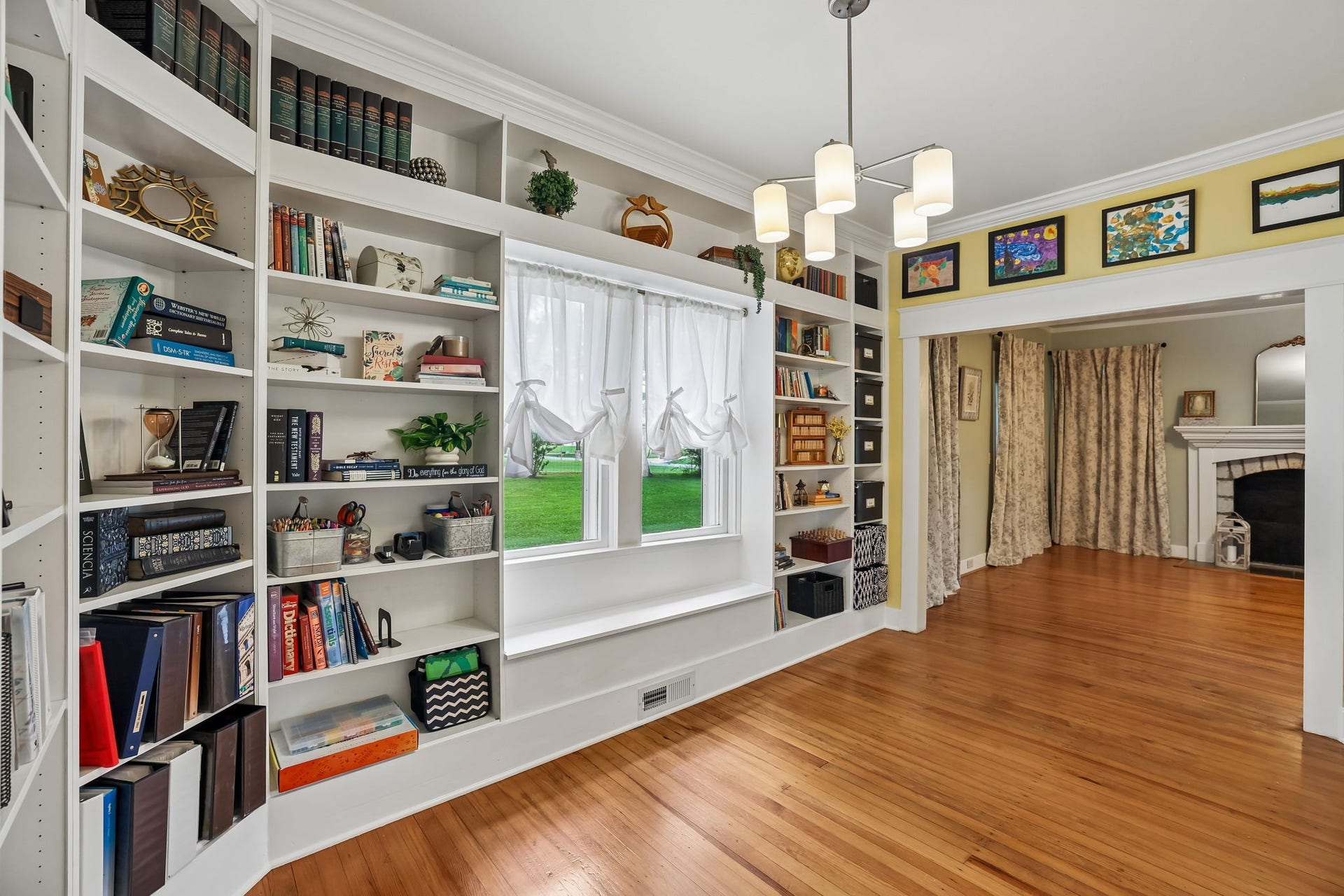 186 Sulphur Springs Rd, Shelbyville, TN 37160 Gleaming hardwood flooring has been lovingly restored with tile in baths and laundry, some LVP in areas meaning NO CARPET in this home! 186 Sulphur Springs Rd, Shelbyville, TN 37160