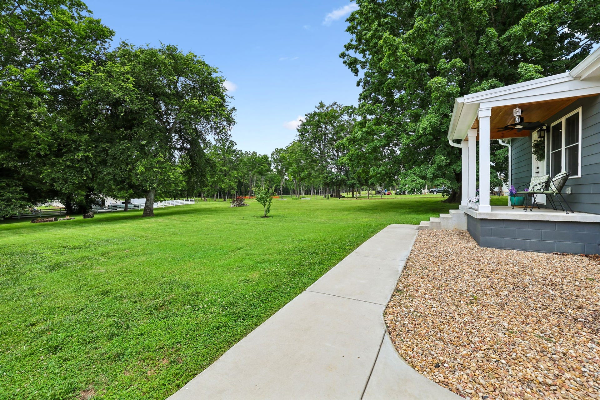 186 Sulphur Springs Rd, Shelbyville, TN 37160 Sidewalk leads to the covered back porch from a covered parking area! 186 Sulphur Springs Rd, Shelbyville, TN 37160