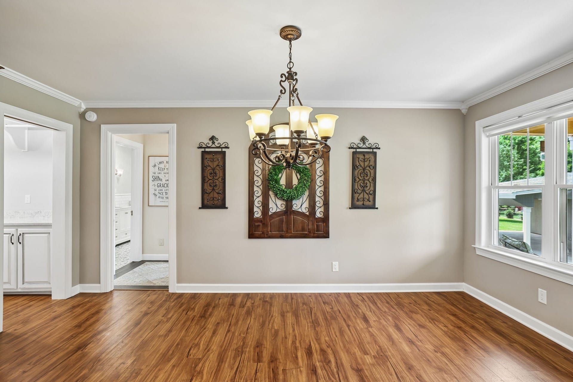 186 Sulphur Springs Rd, Shelbyville, TN 37160 Lovely neutral color palette in the main areas of the home compliment the updated new fixtures! 186 Sulphur Springs Rd, Shelbyville, TN 37160