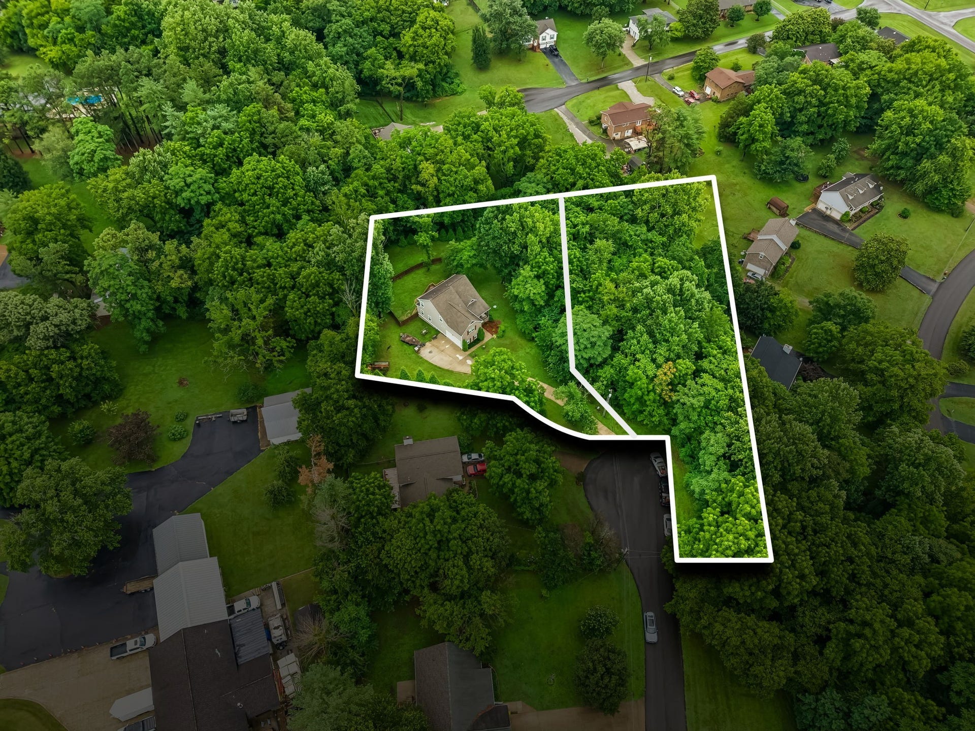 113 Summit Dr, Columbia, TN 38401 *Approximate Property Lines