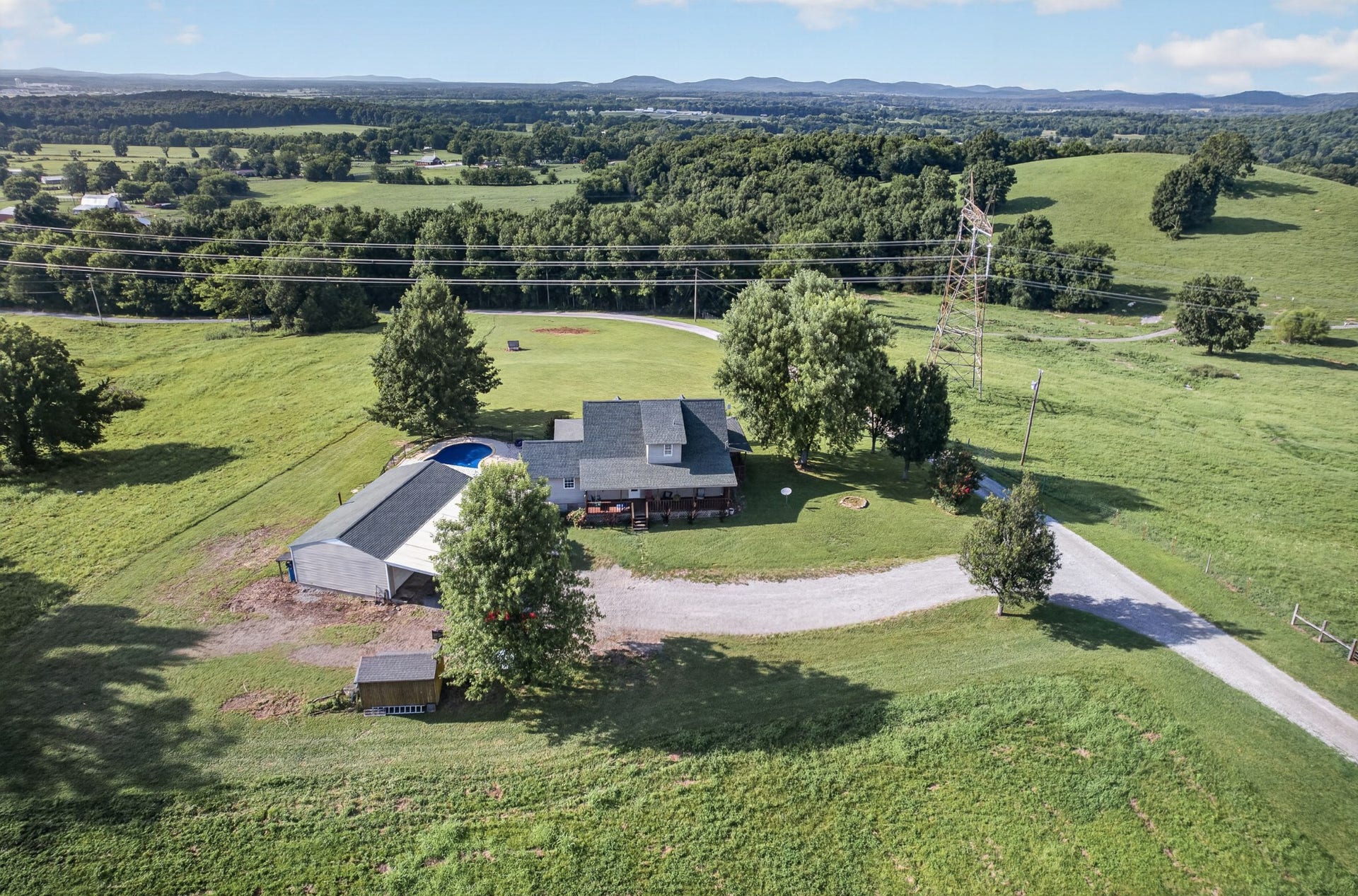 250 High Meadows Ln, Shelbyville, TN 37160 250 High Meadows Ln, Shelbyville, TN 37160