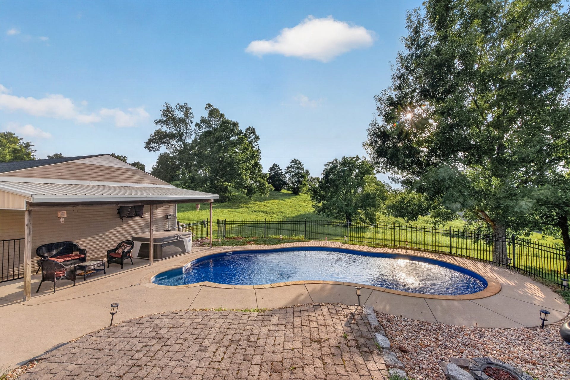 250 High Meadows Ln, Shelbyville, TN 37160 250 High Meadows Ln, Shelbyville, TN 37160